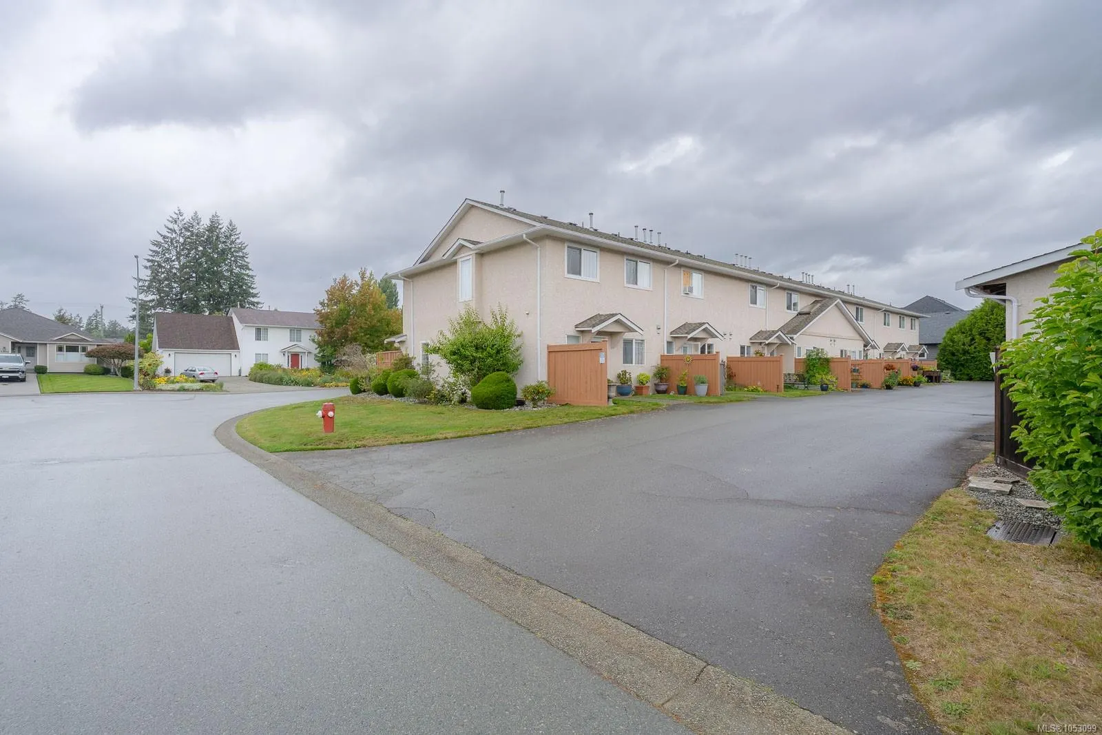 5453 Woodland Cres W