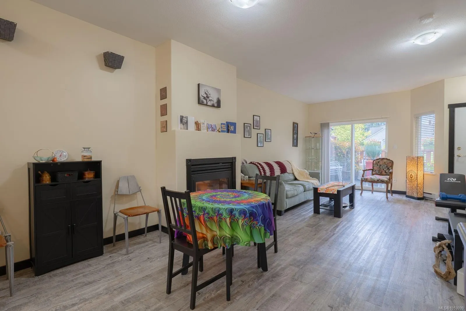 5453 Woodland Cres W
