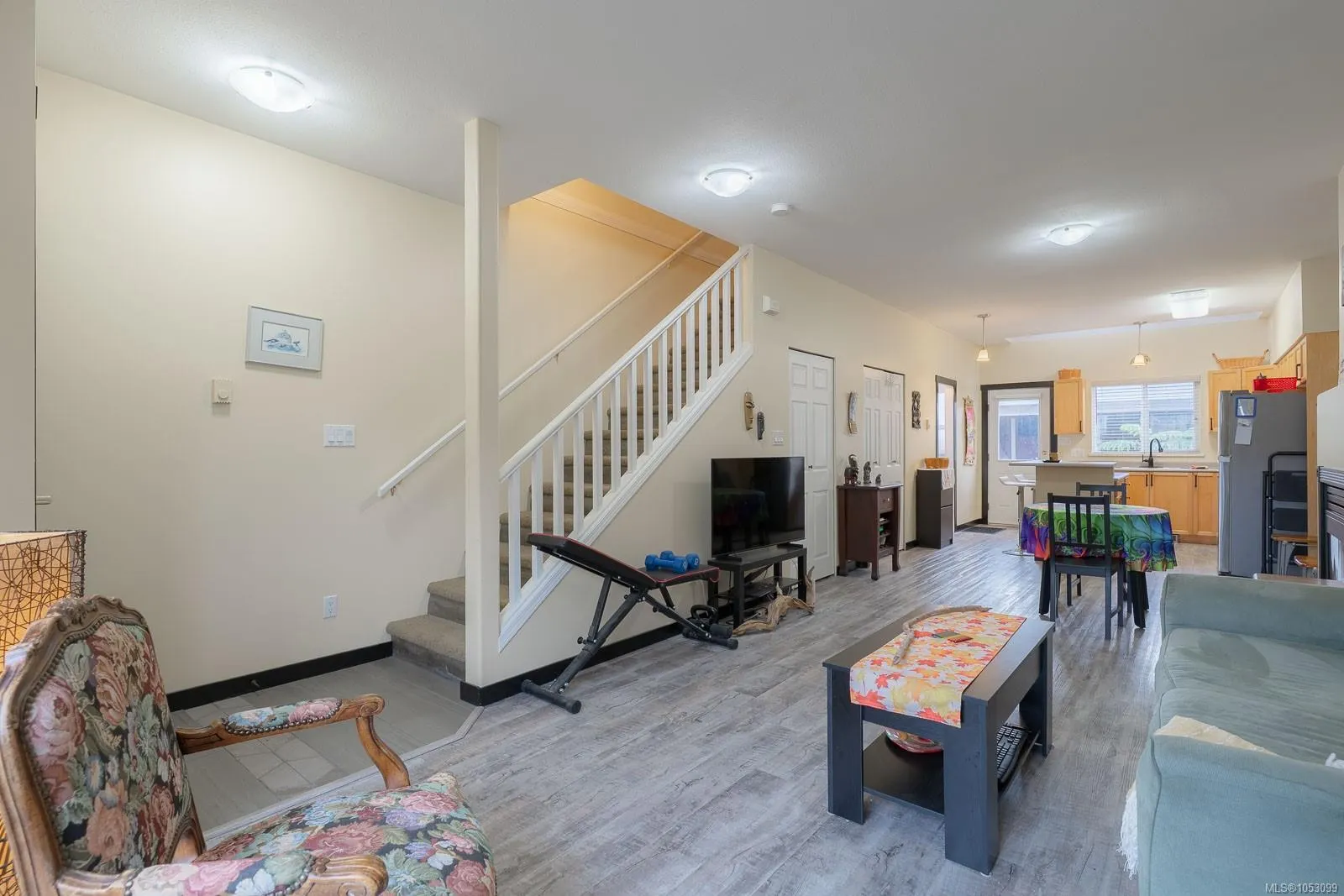 5453 Woodland Cres W