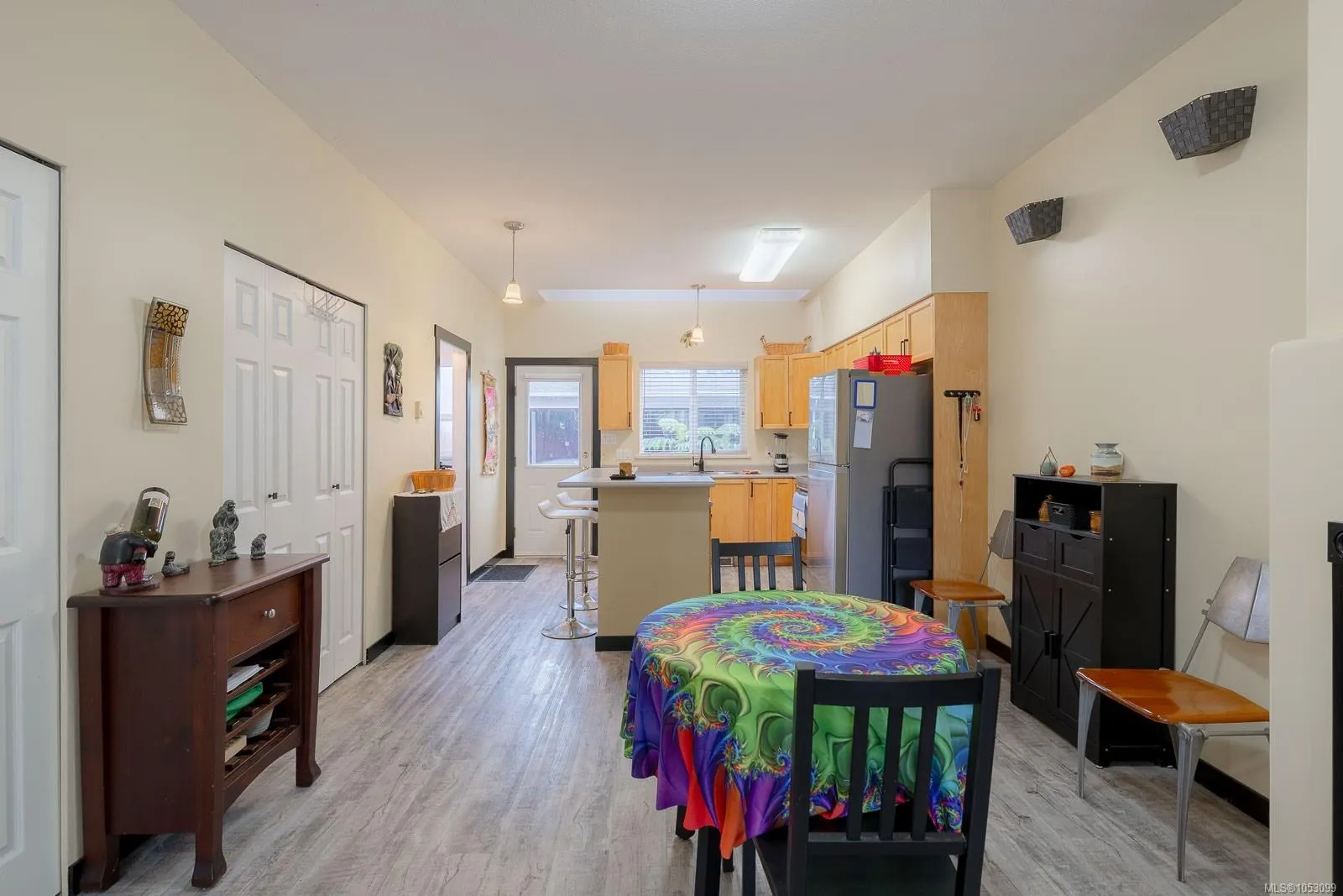 5453 Woodland Cres W