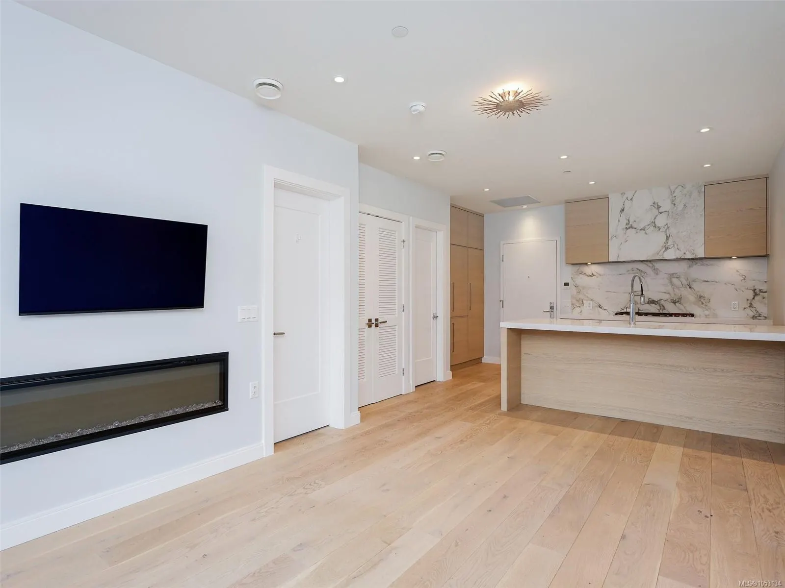1916 Oak Bay Ave