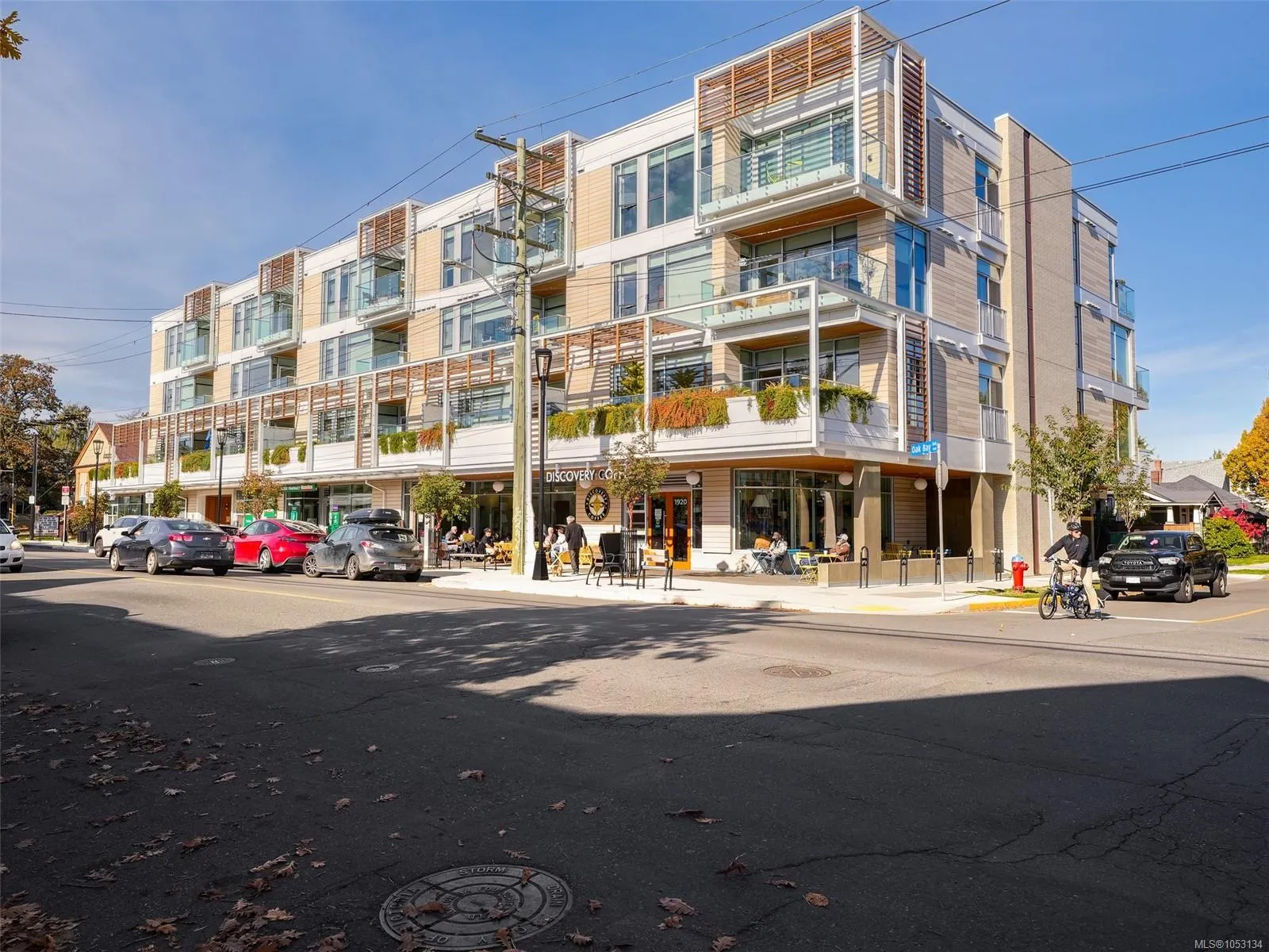 1916 Oak Bay Ave