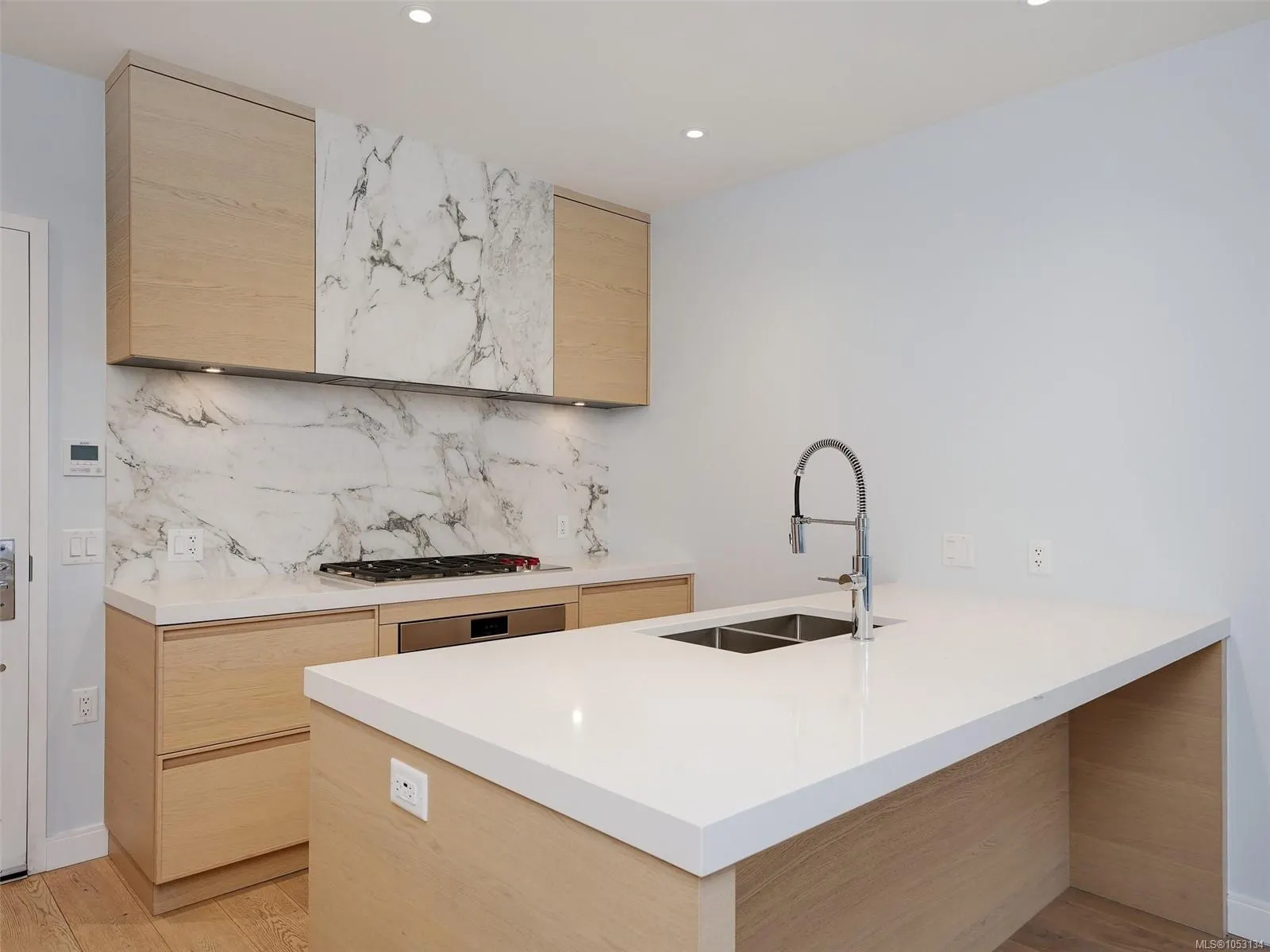 1916 Oak Bay Ave
