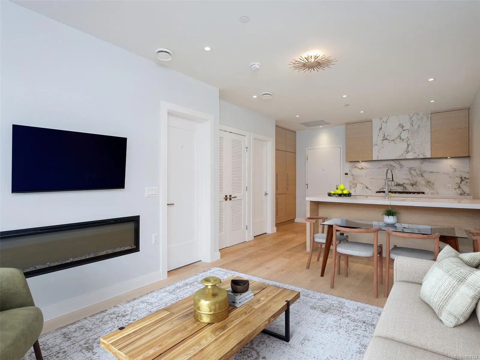 1916 Oak Bay Ave