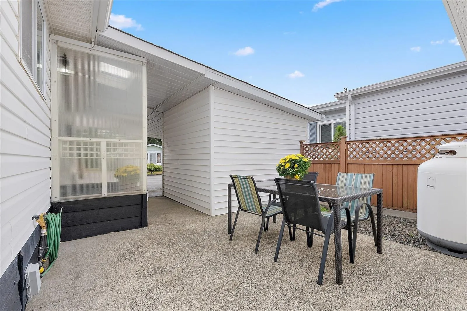 7701 Central Saanich Rd