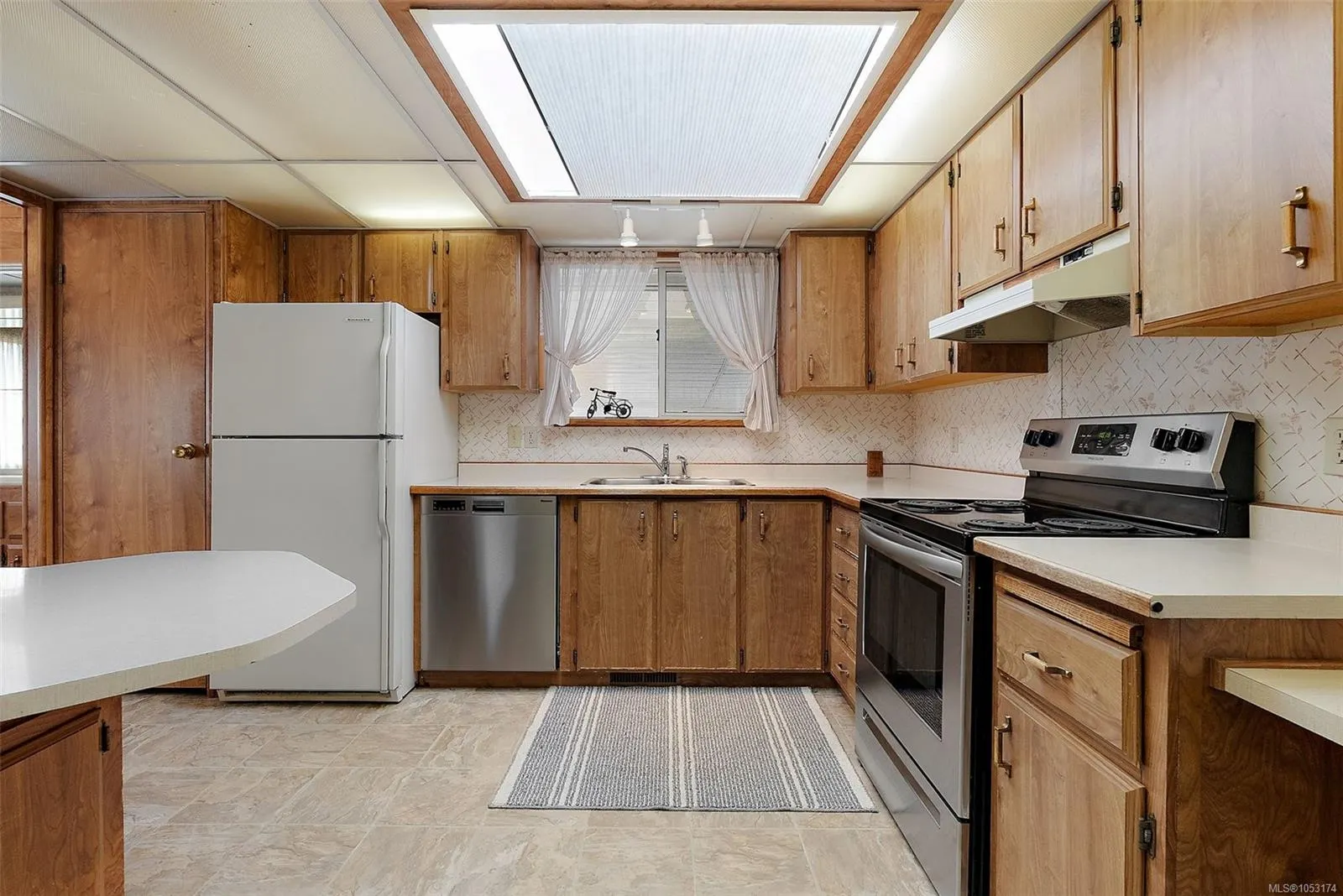 7701 Central Saanich Rd