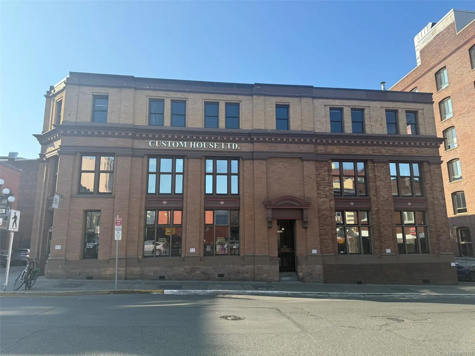 517 Fort St