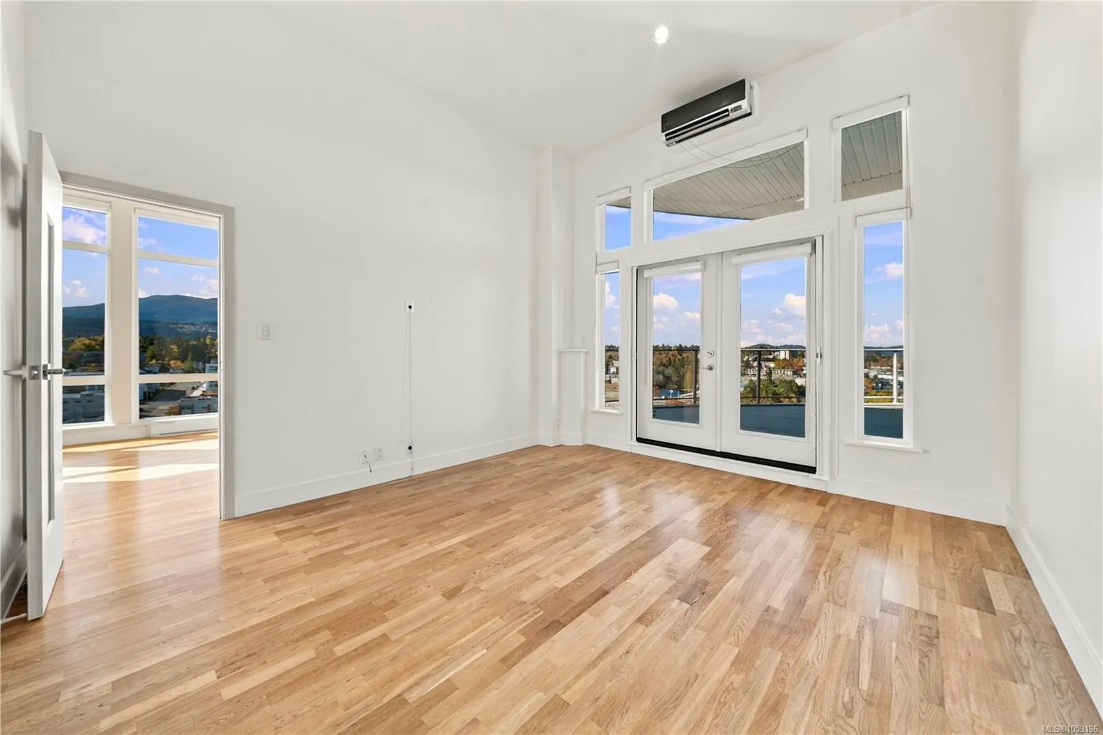 10 Chapel St