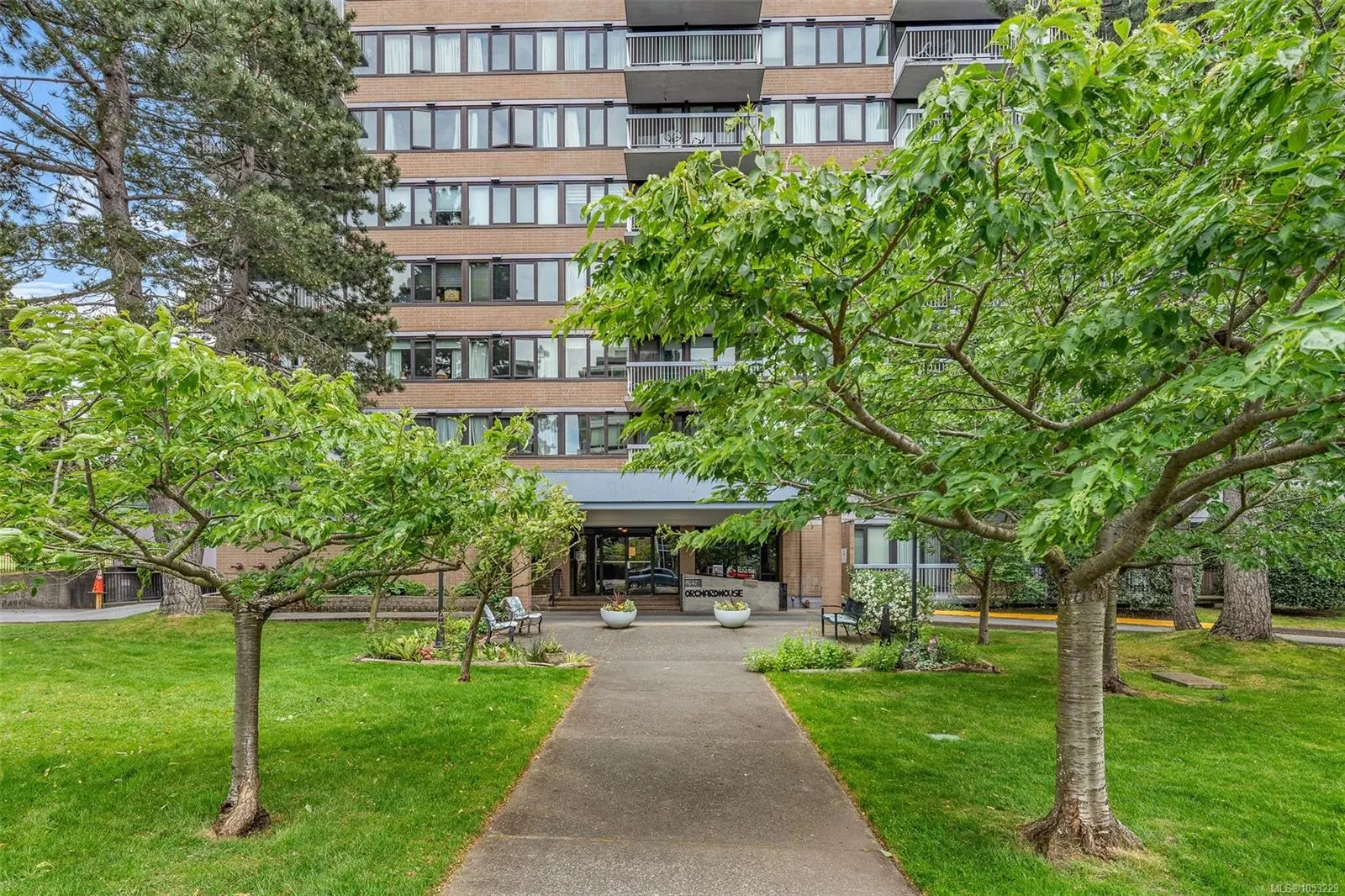 647 Michigan St