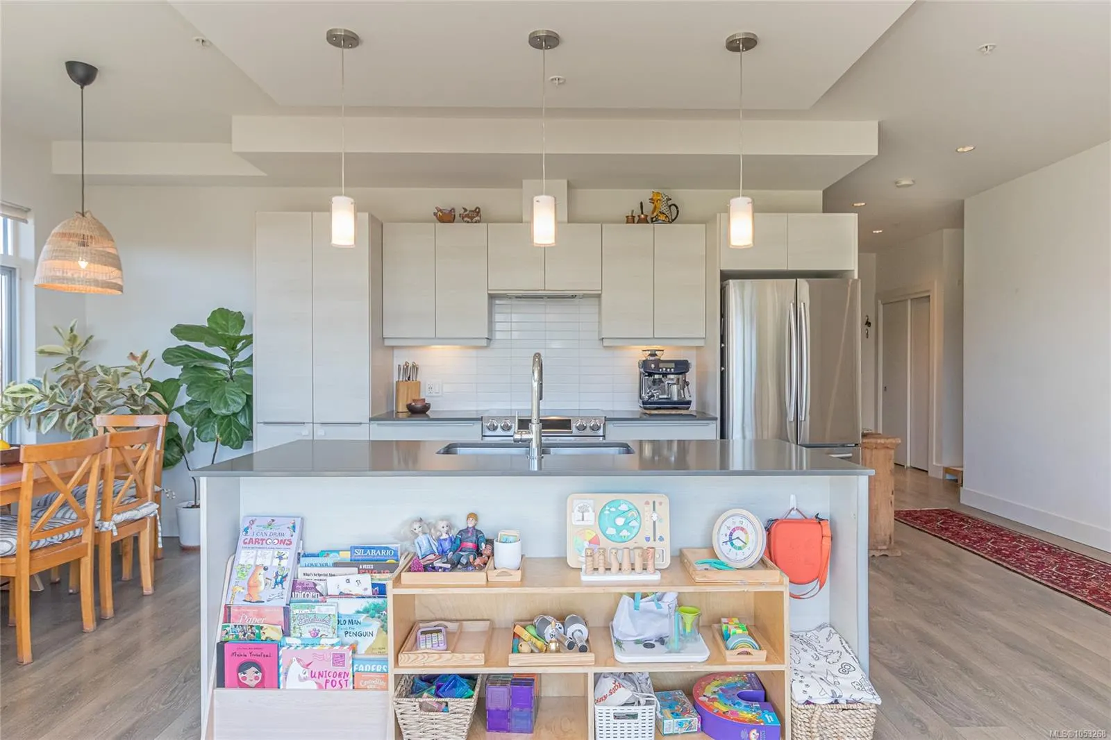 3815 Rowland Ave