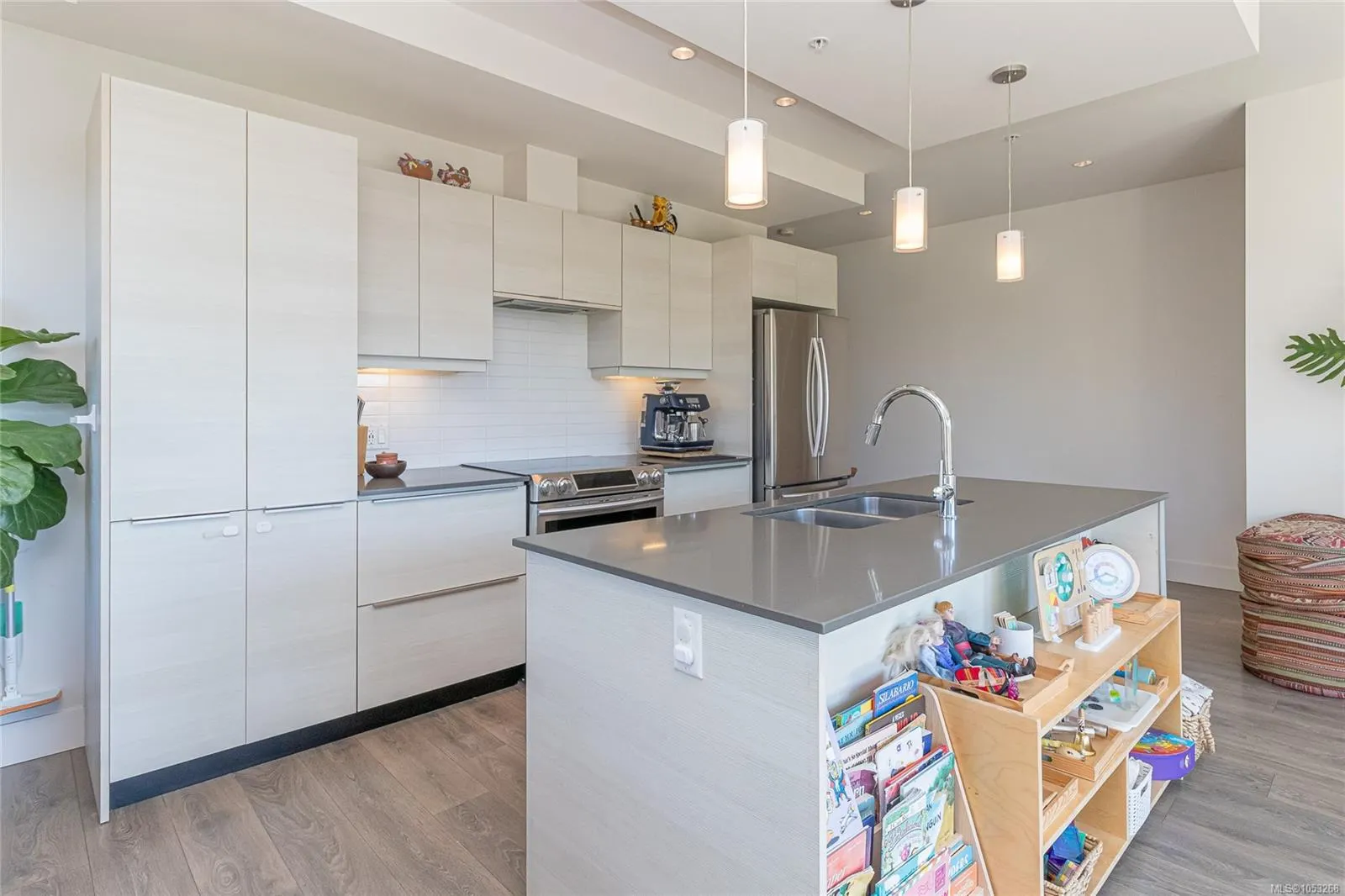 3815 Rowland Ave