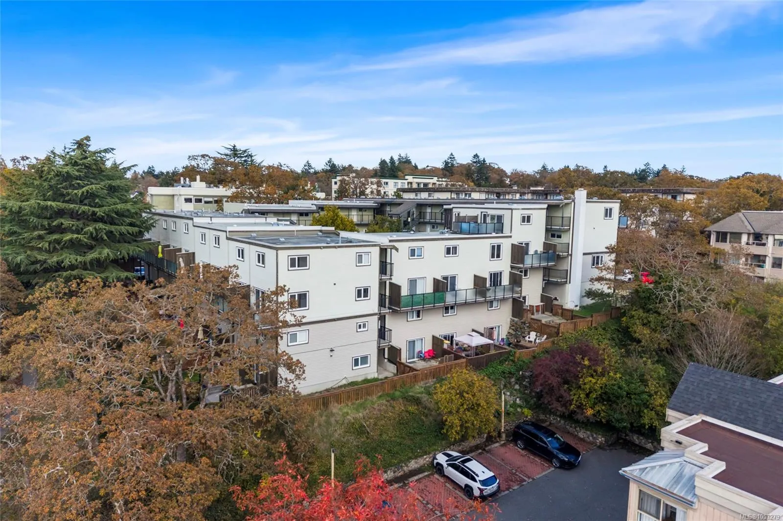 991 Cloverdale Ave