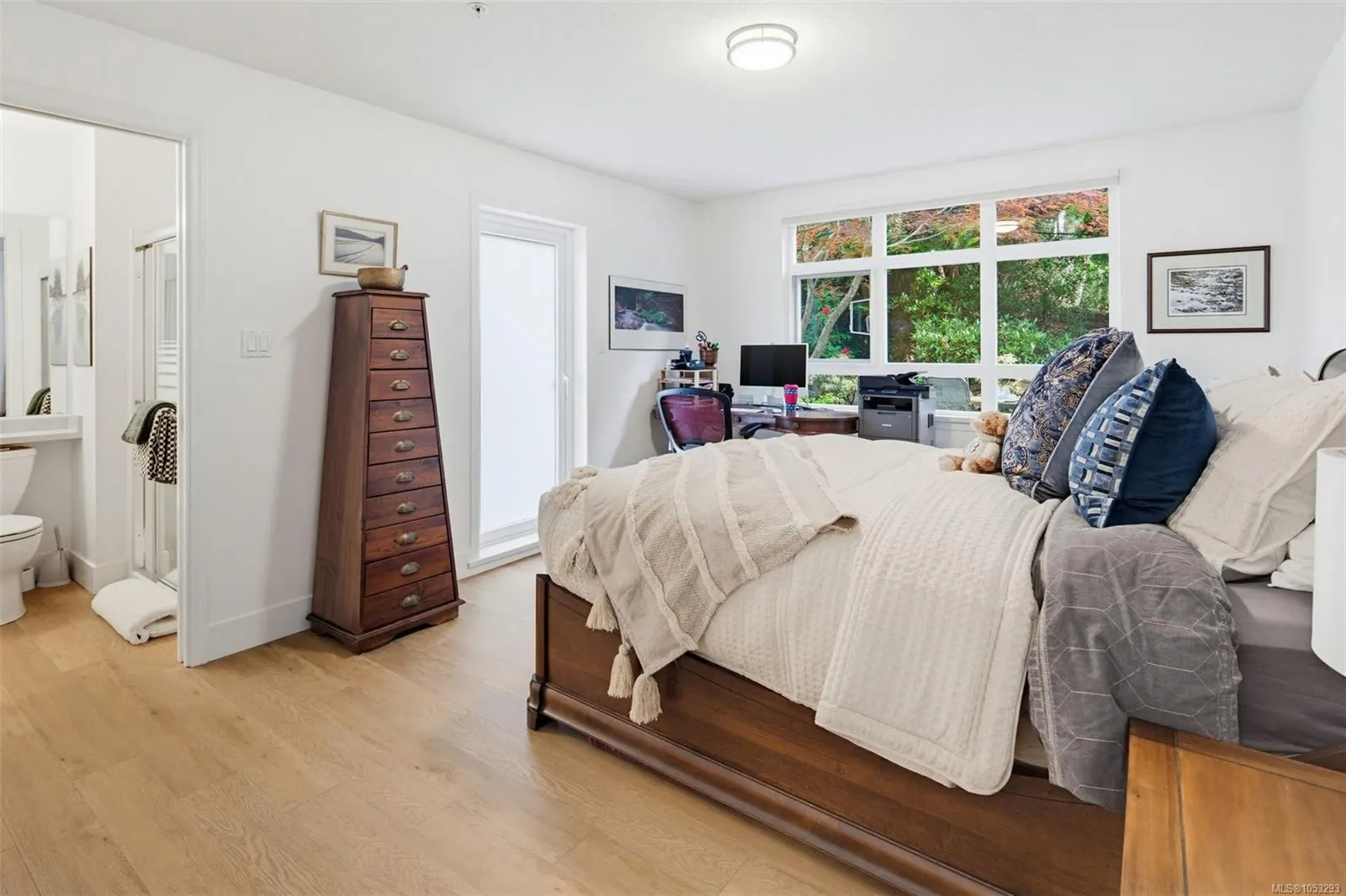5110 Cordova Bay Rd