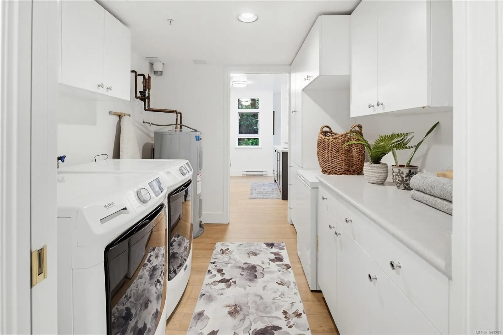 5110 Cordova Bay Rd