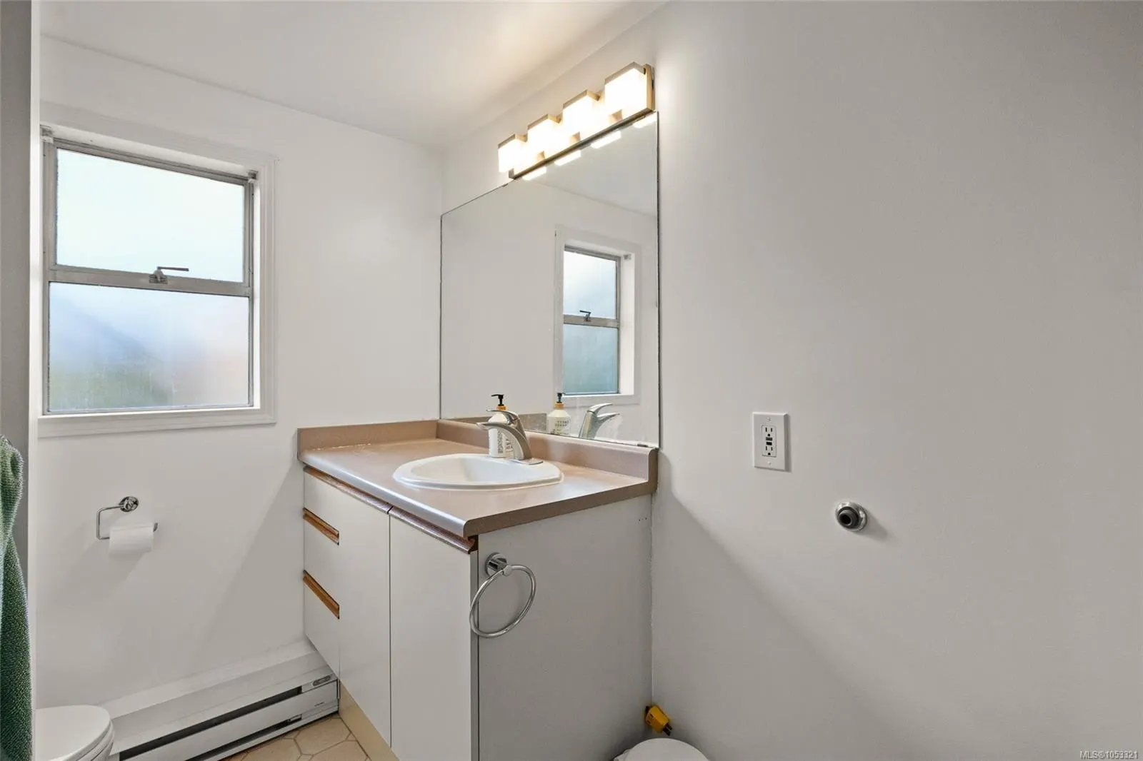 4384 West Saanich Rd