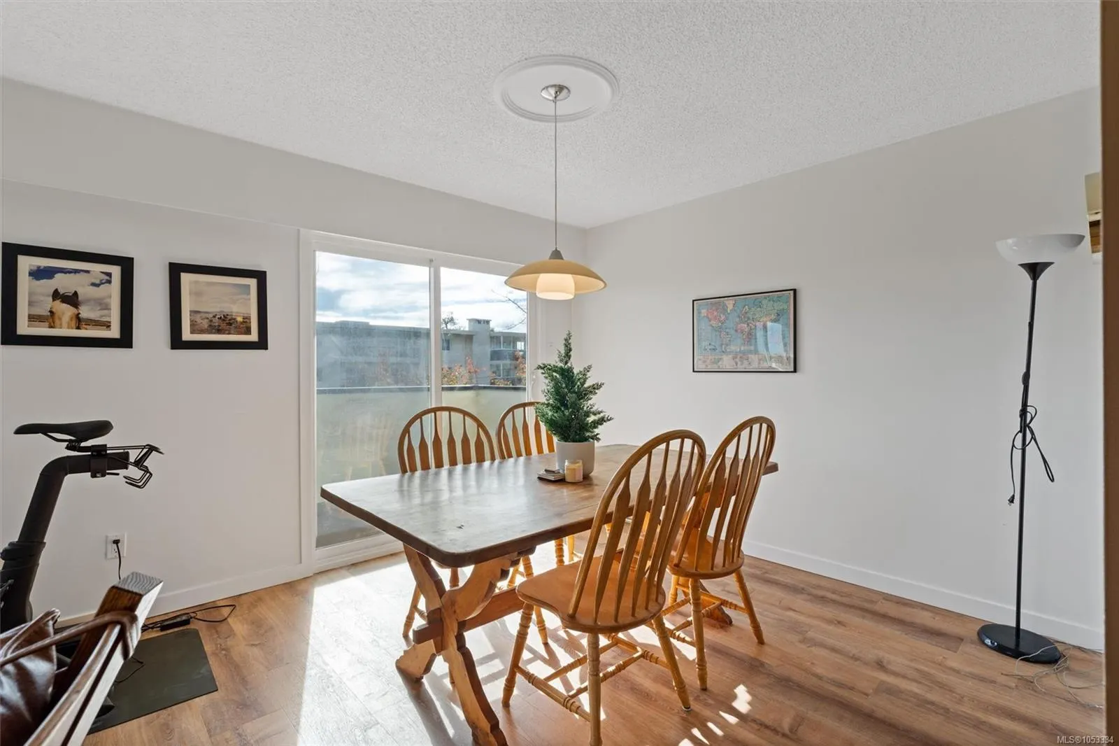 2535 Cadboro Bay Rd