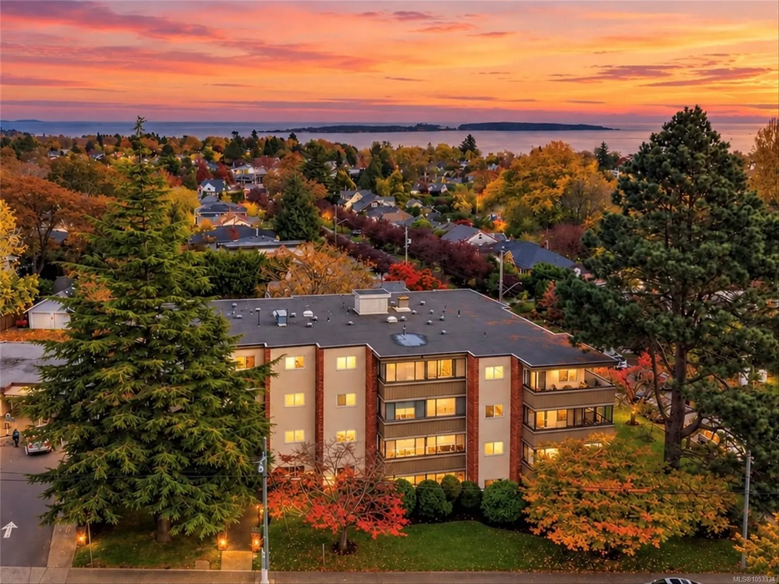 2535 Cadboro Bay Rd