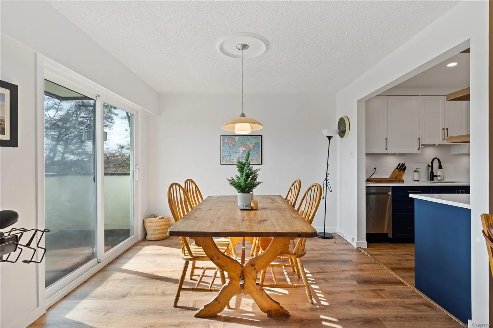 2535 Cadboro Bay Rd