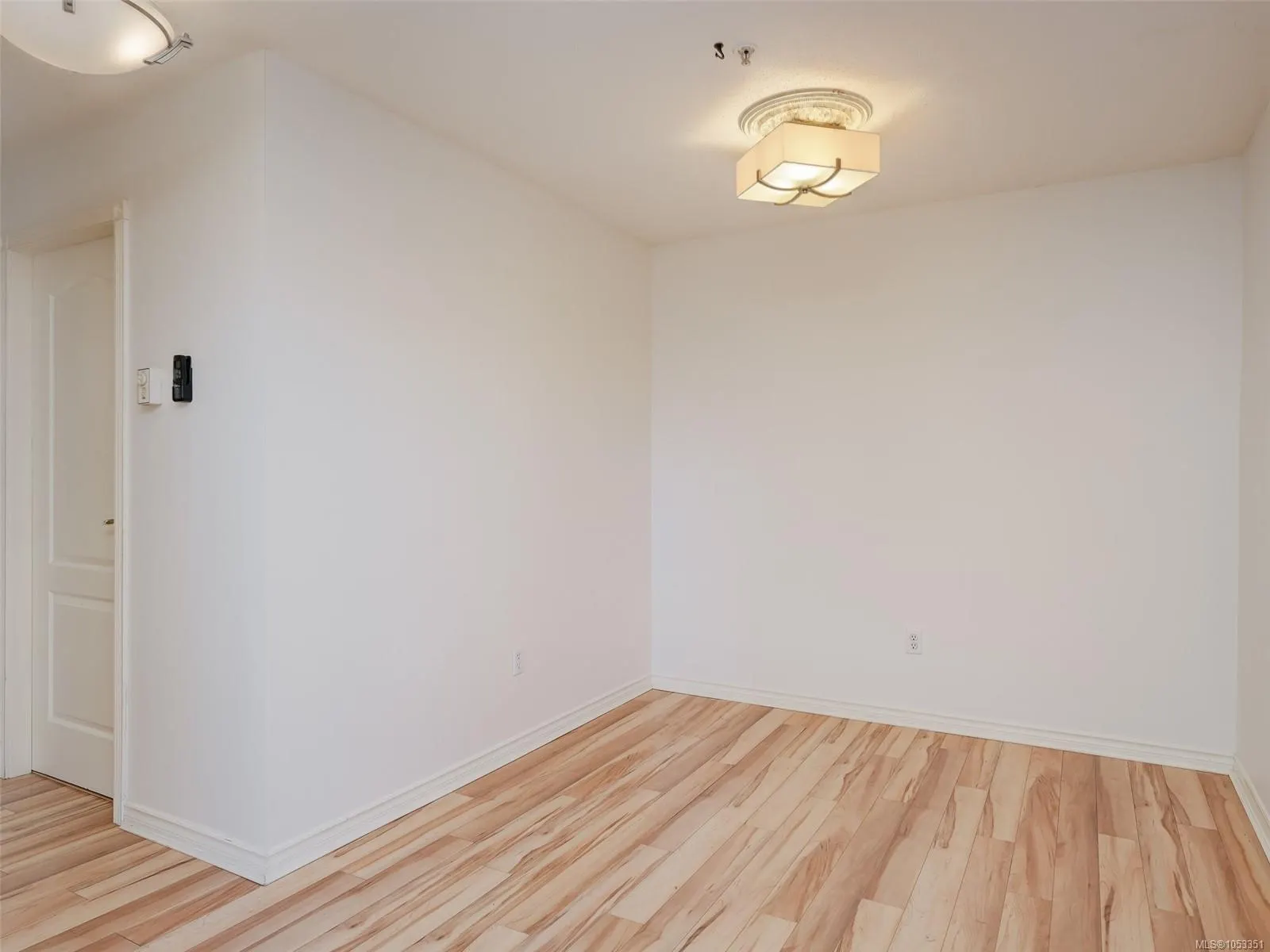 1371 Hillside Ave