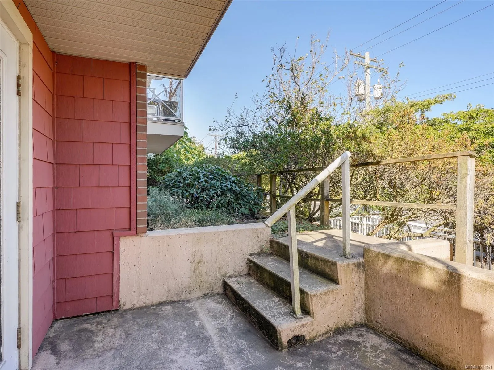 1371 Hillside Ave