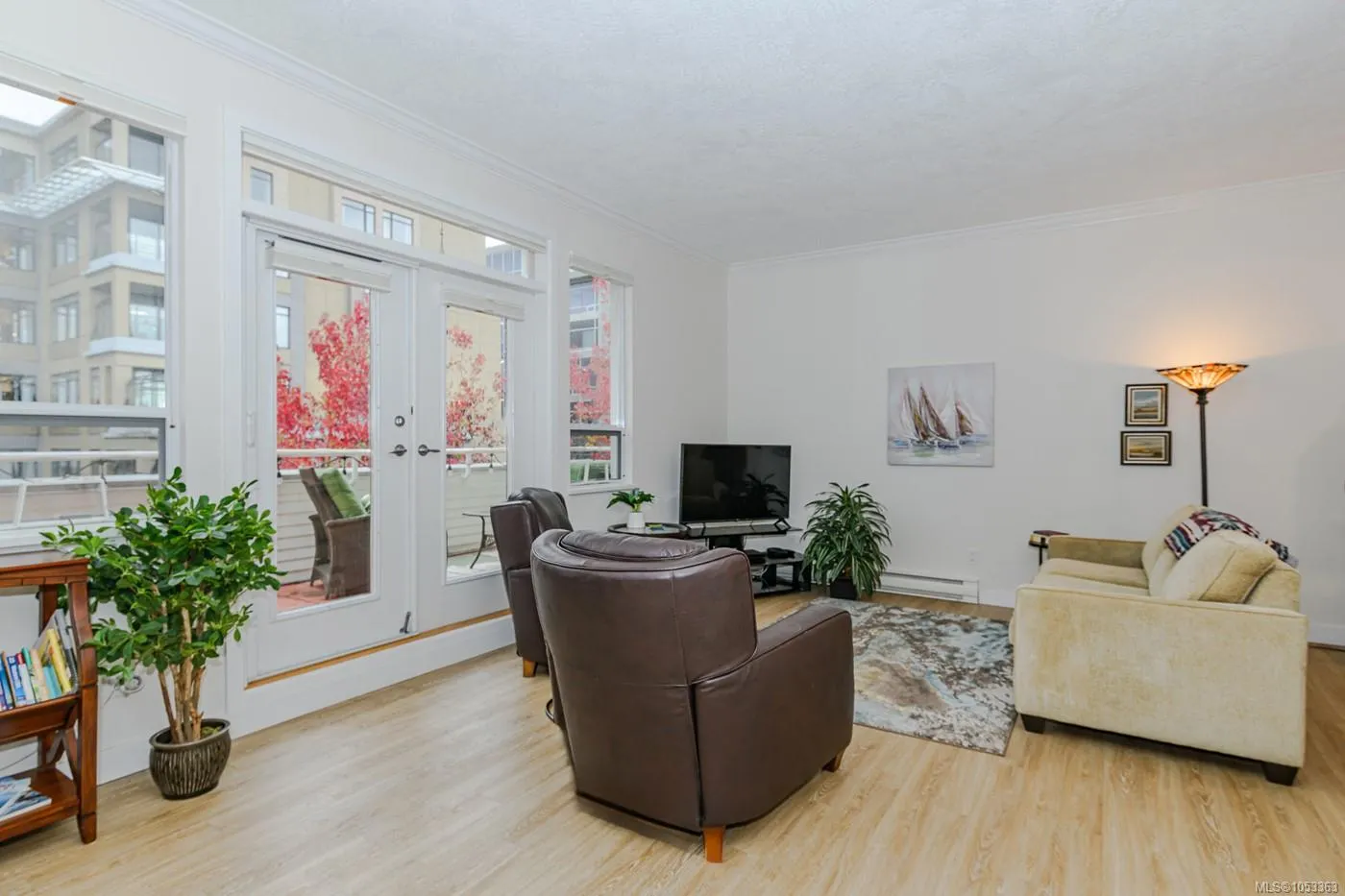 380 Waterfront Cres