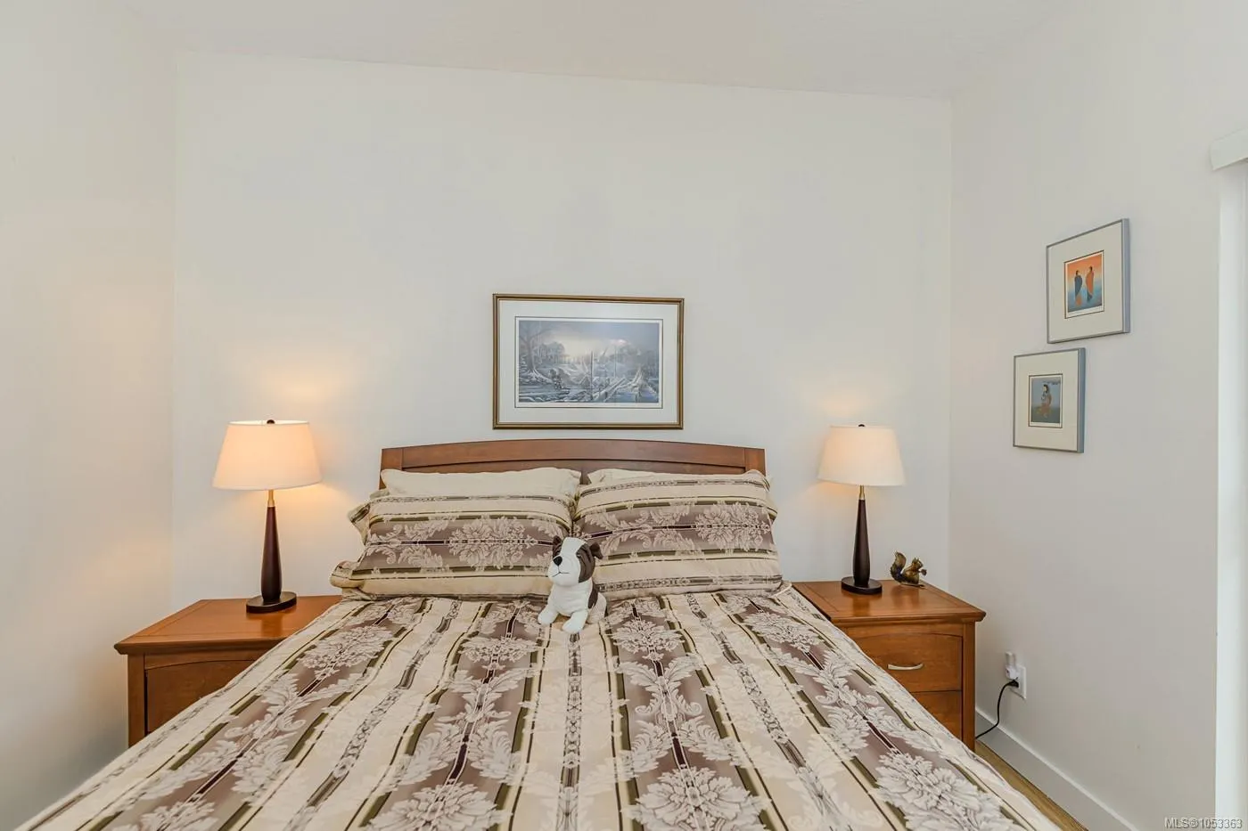 380 Waterfront Cres