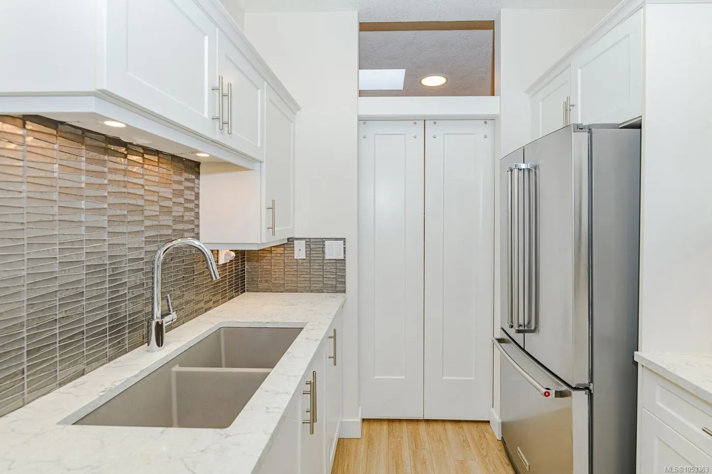380 Waterfront Cres