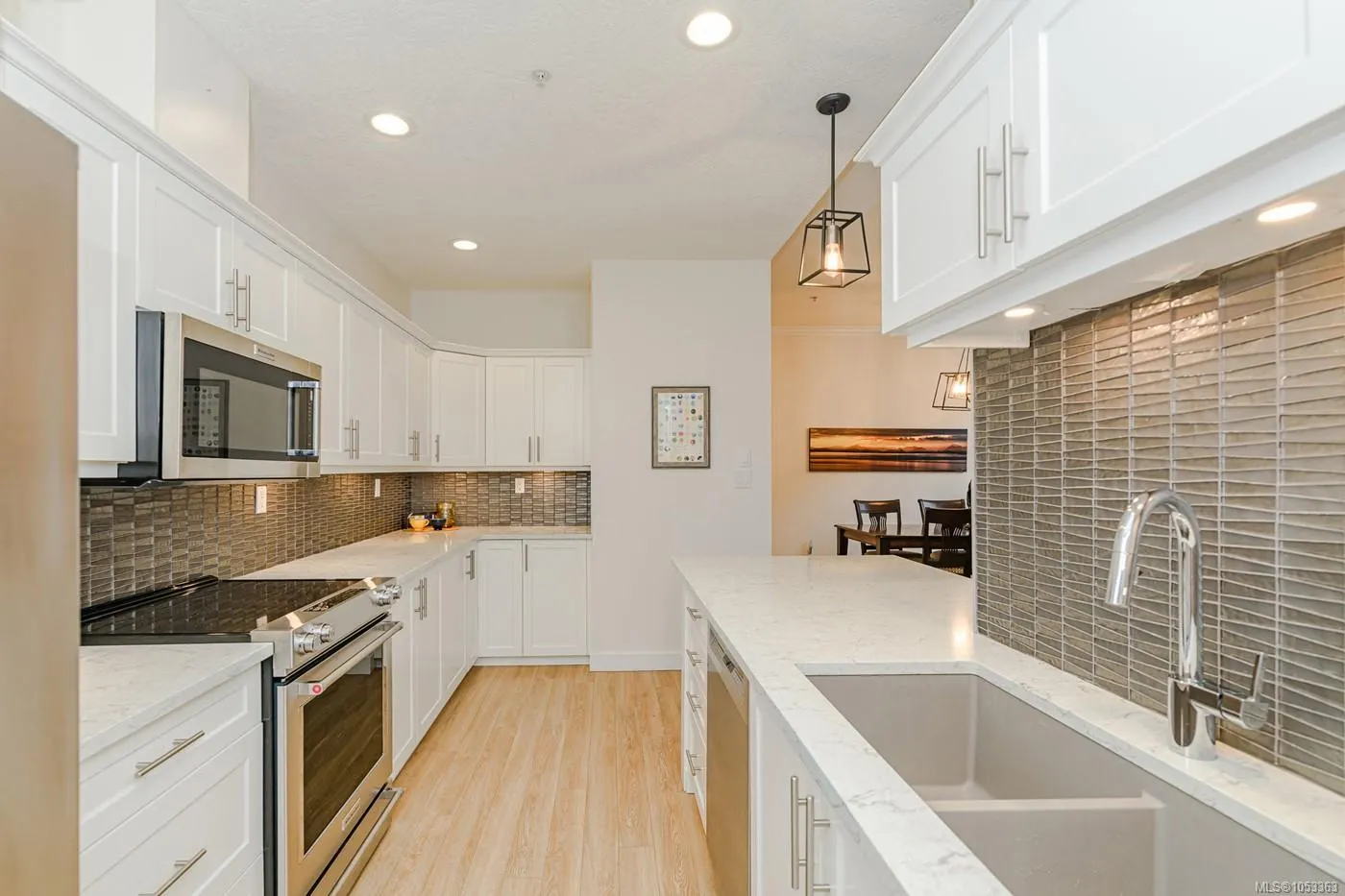 380 Waterfront Cres