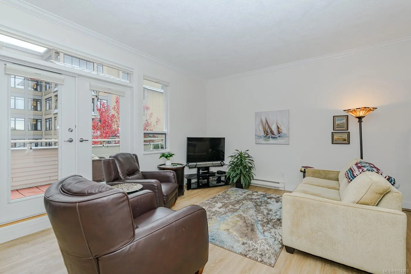 380 Waterfront Cres