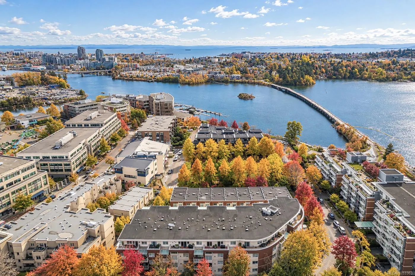 380 Waterfront Cres