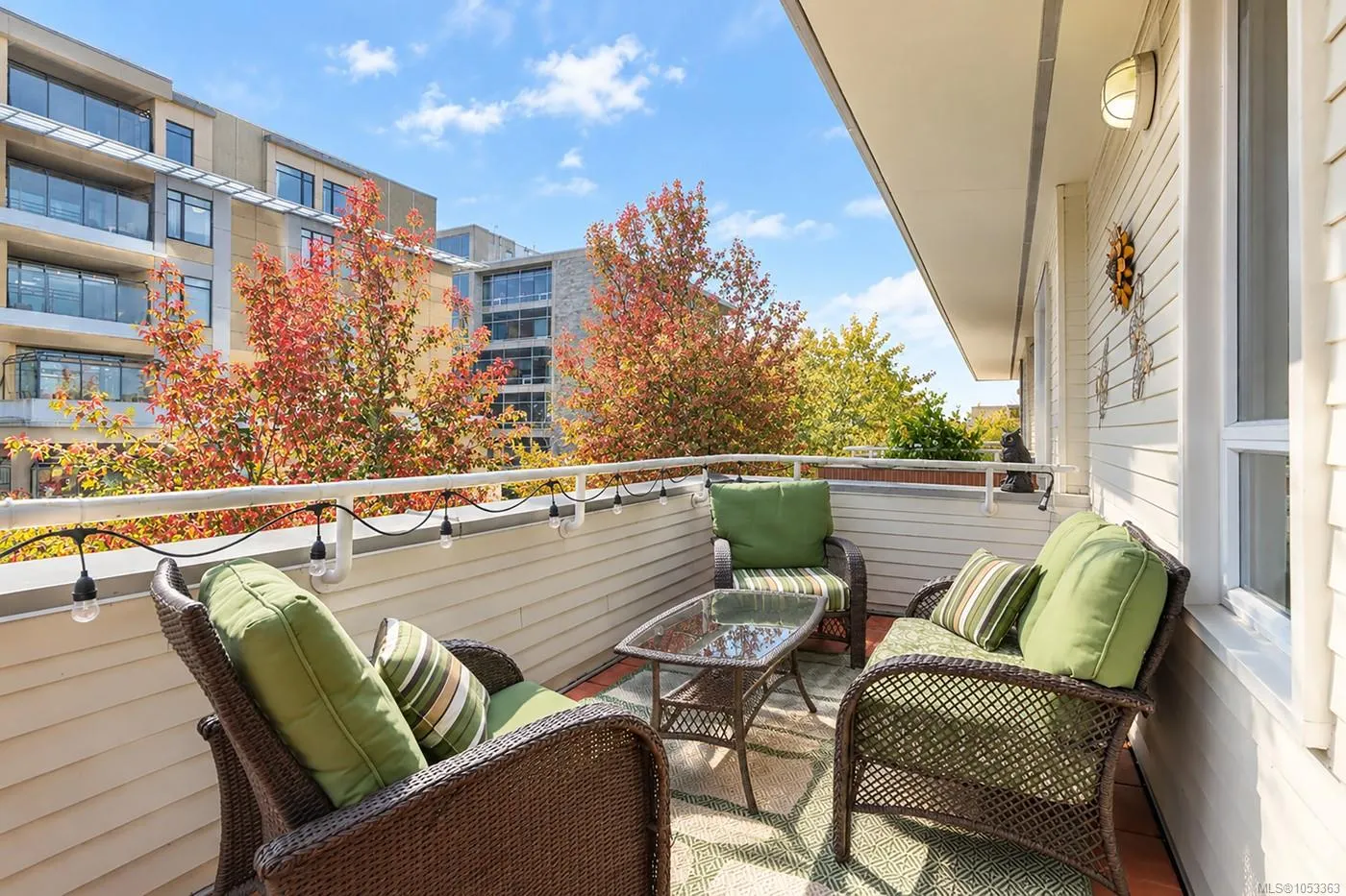 380 Waterfront Cres