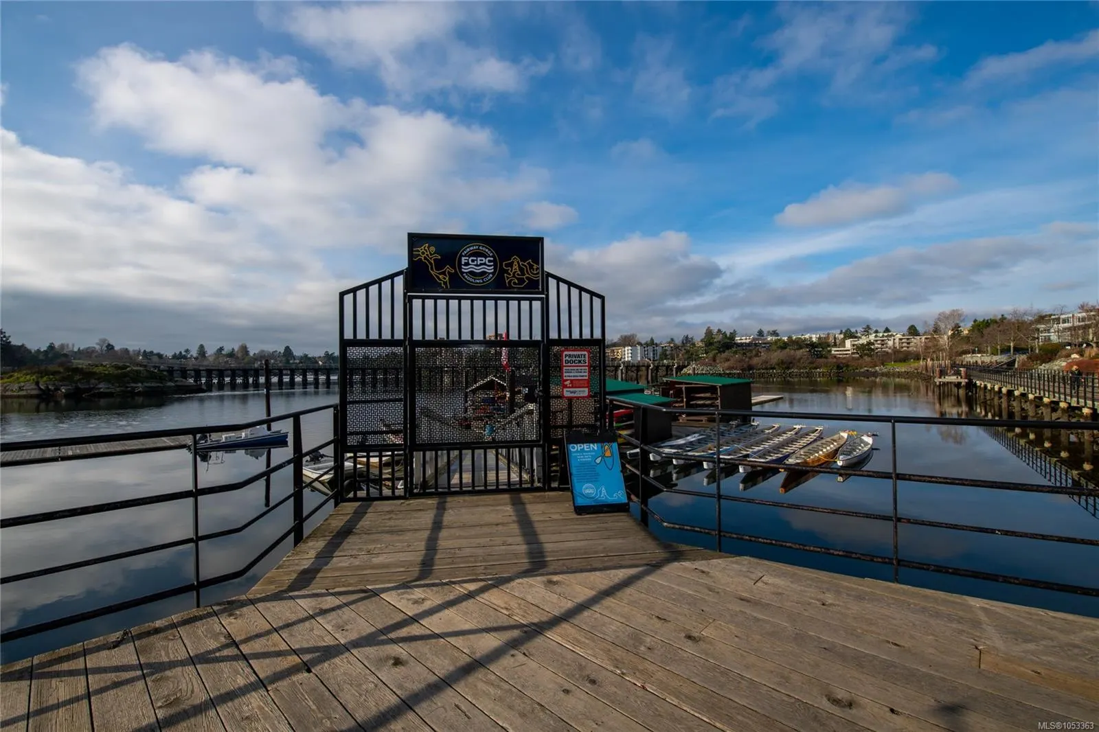 380 Waterfront Cres
