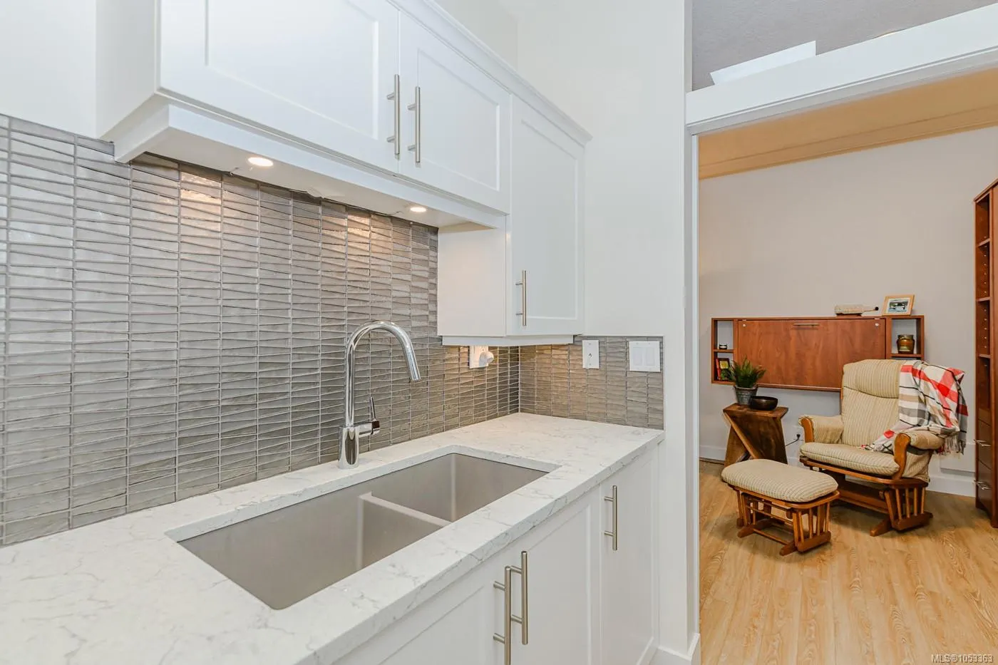380 Waterfront Cres
