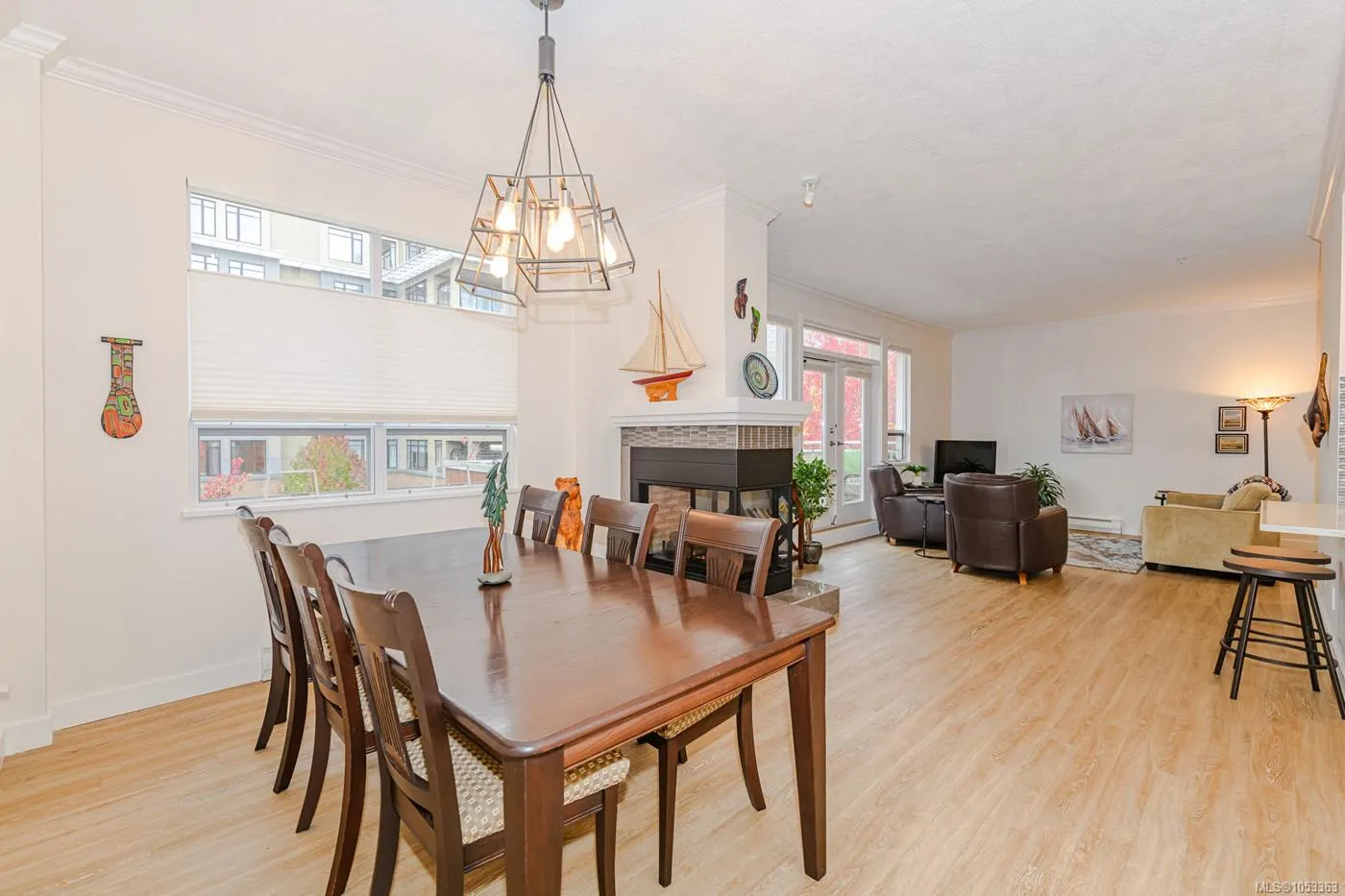 380 Waterfront Cres