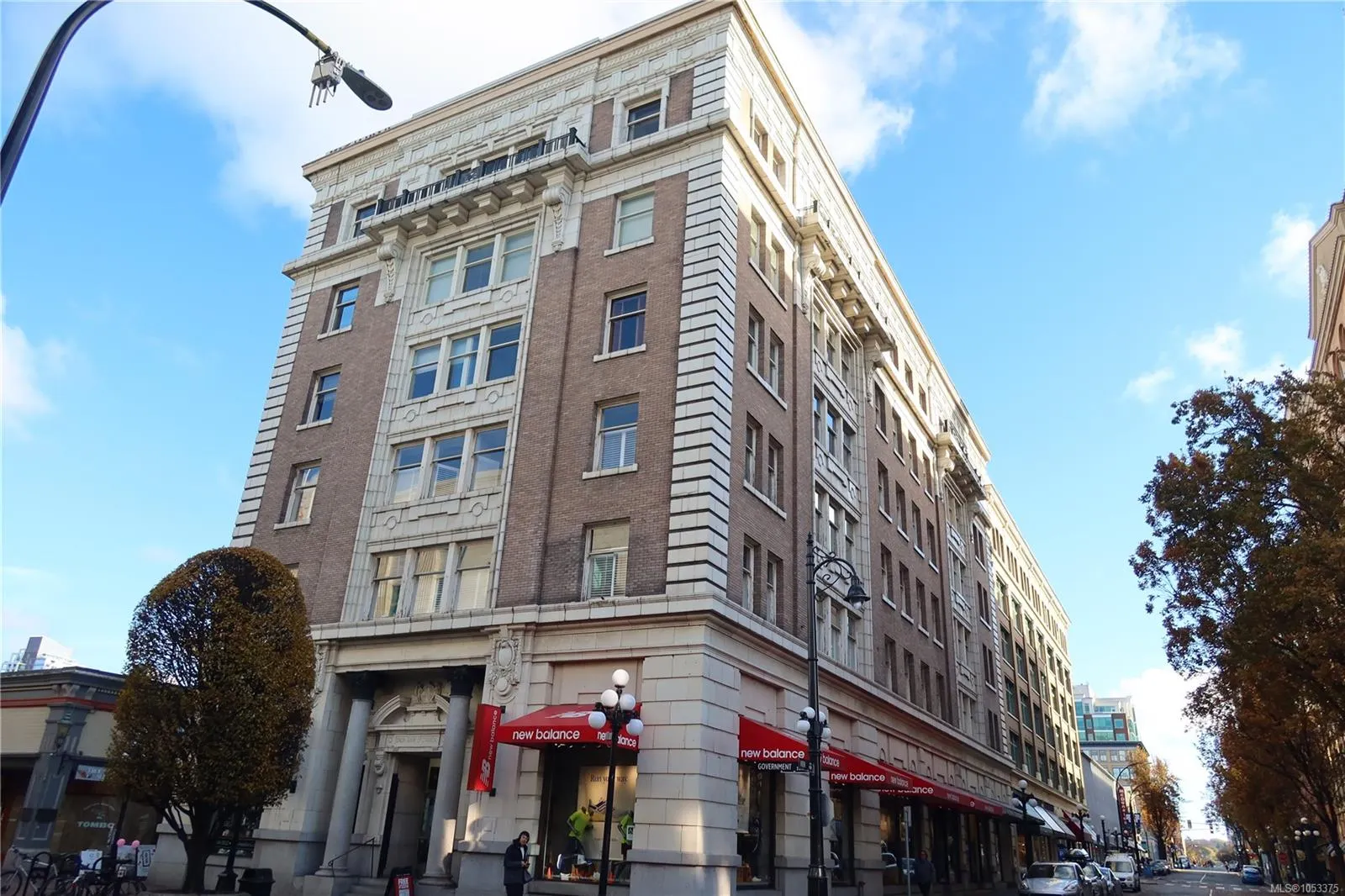 612 View St