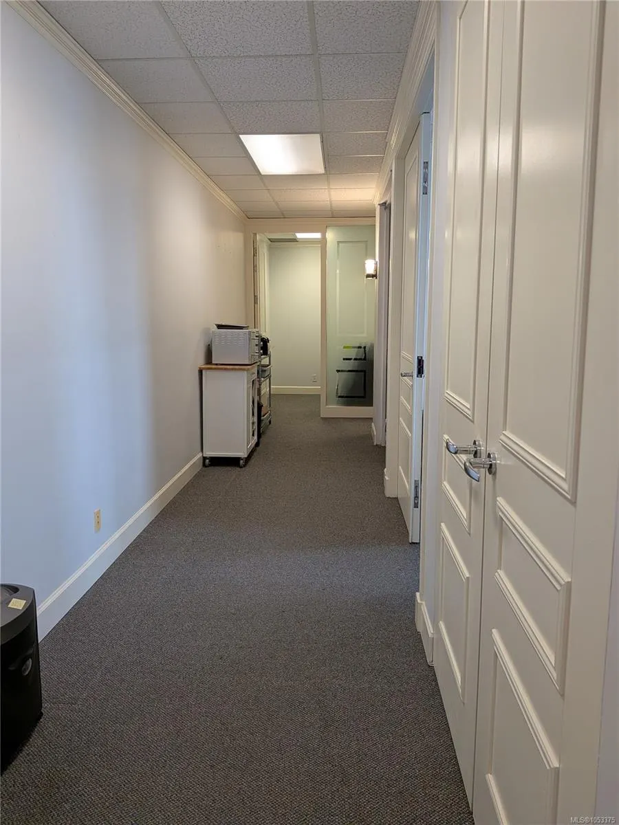 612 View St