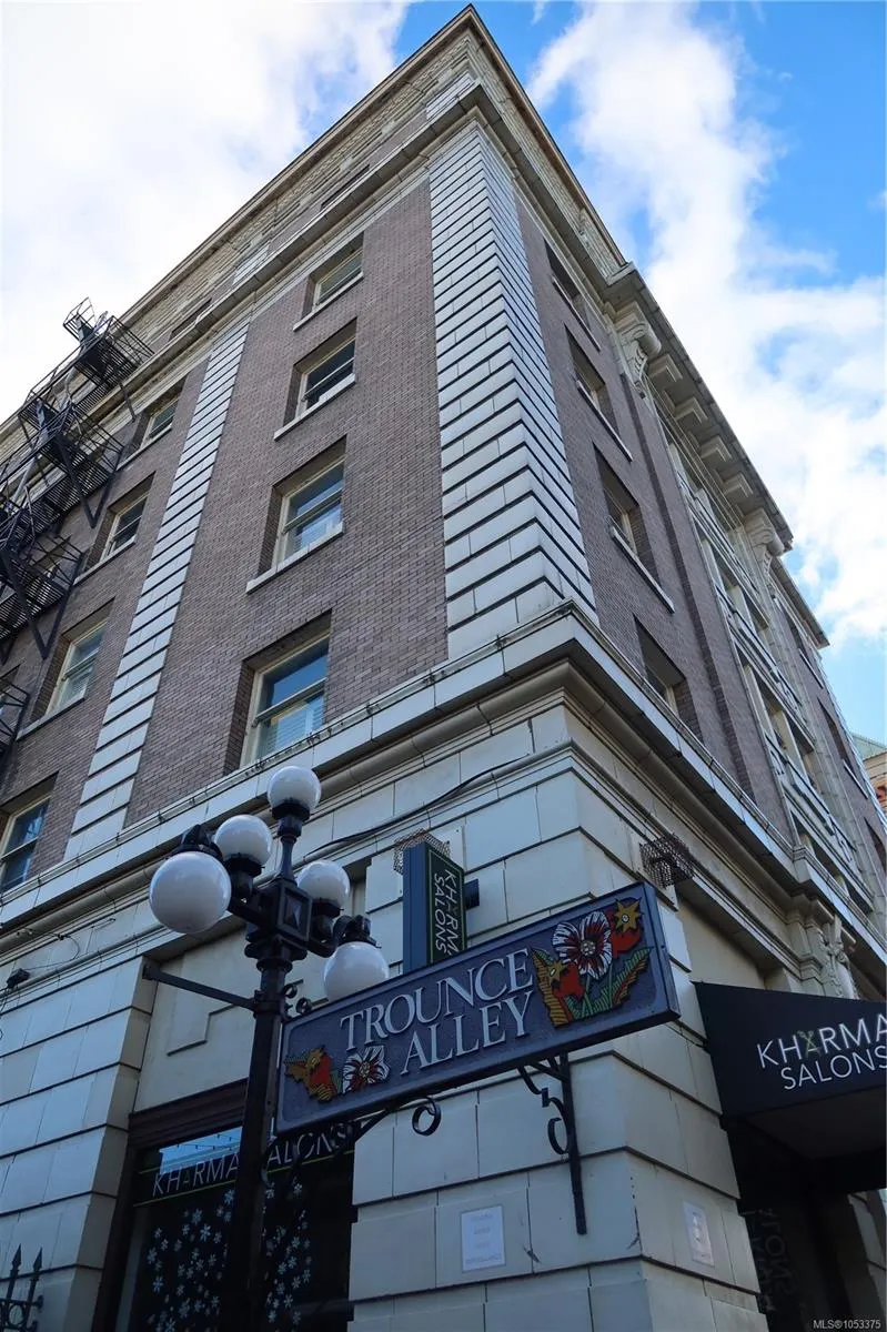 612 View St