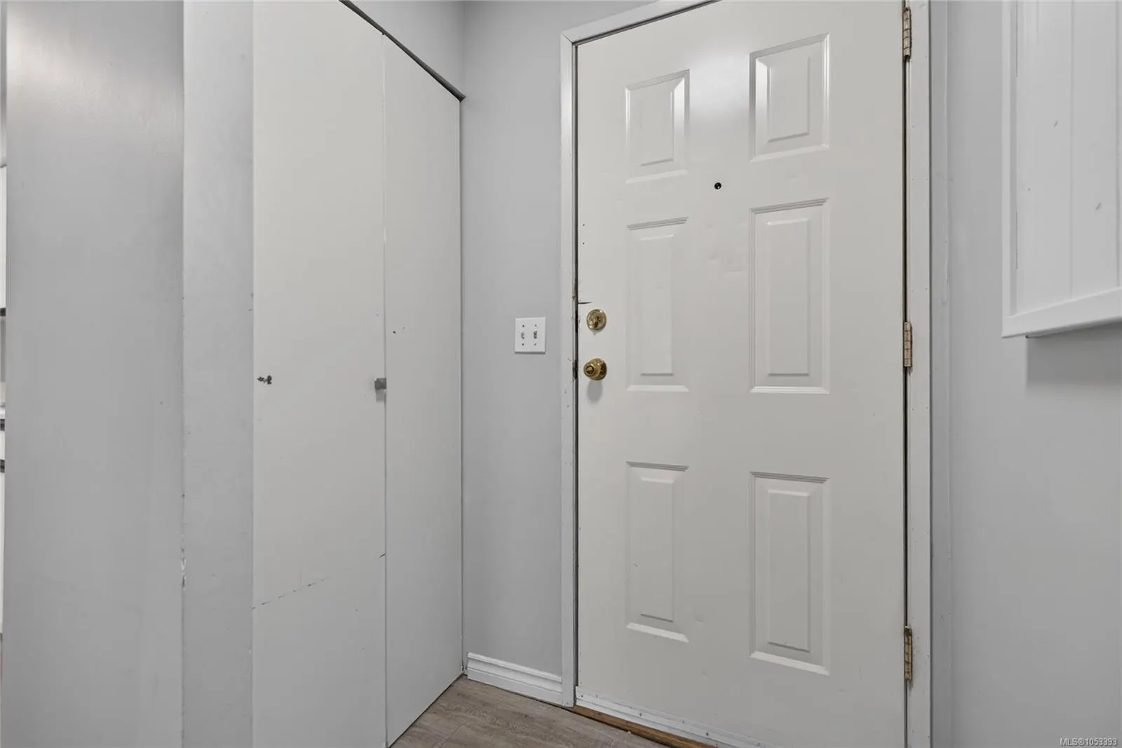 1095 Edgett Rd