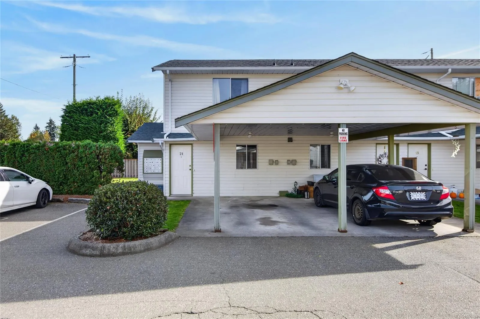 1095 Edgett Rd