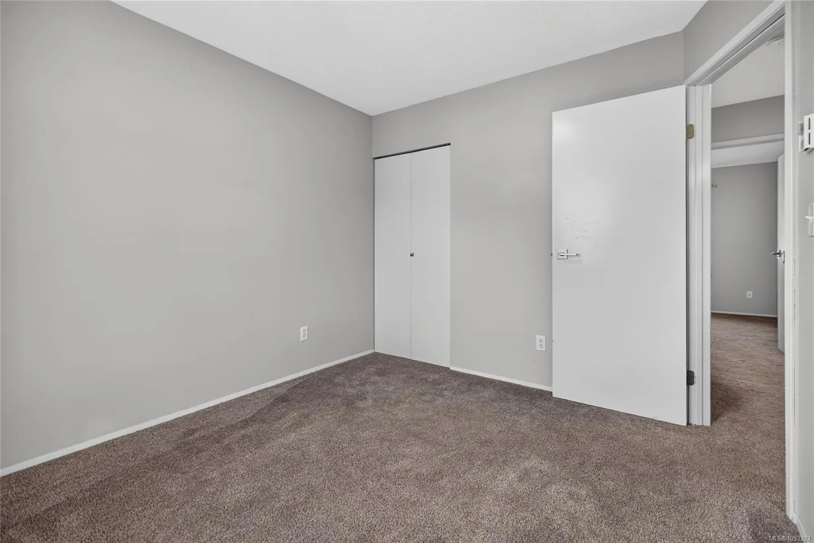 1095 Edgett Rd