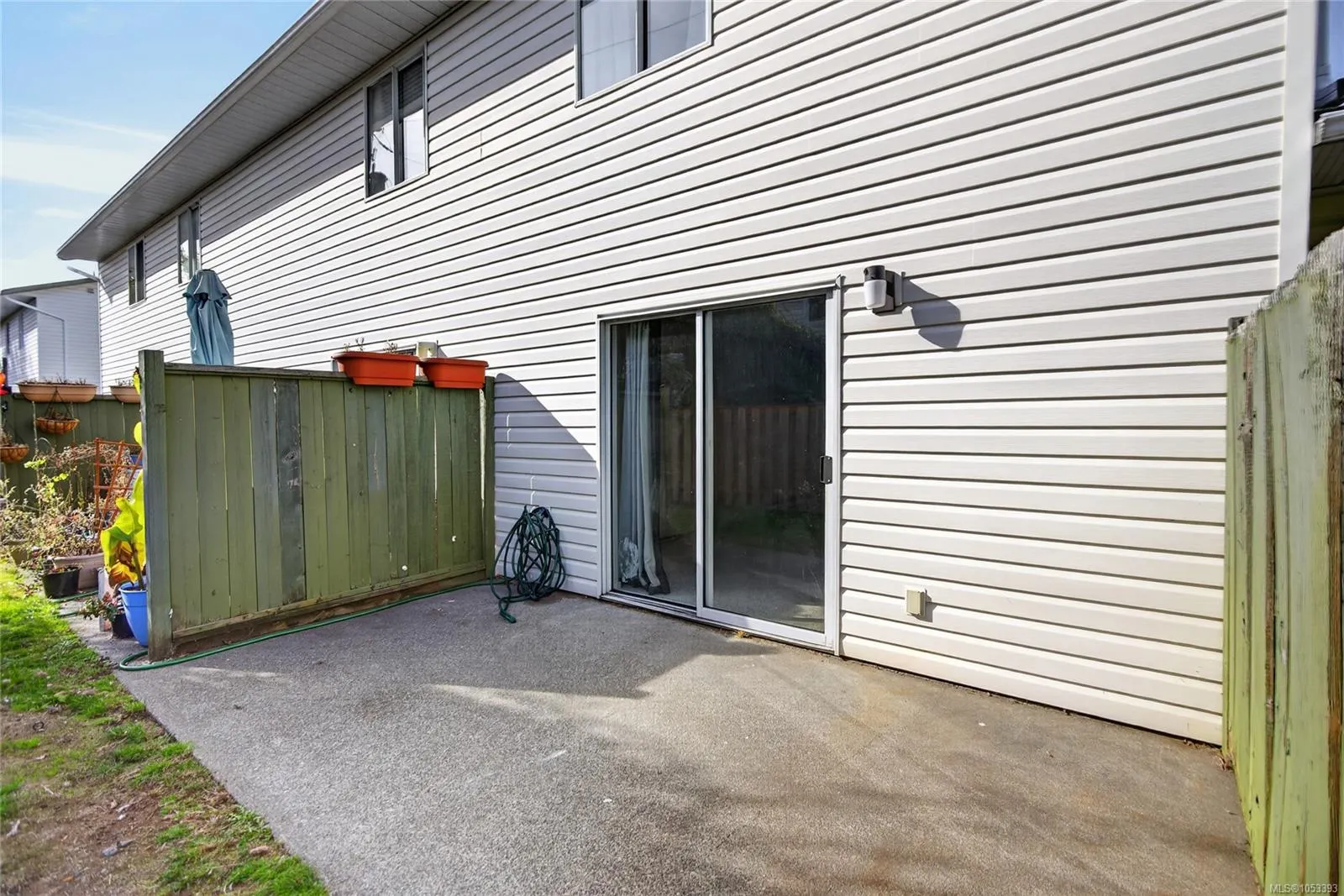 1095 Edgett Rd