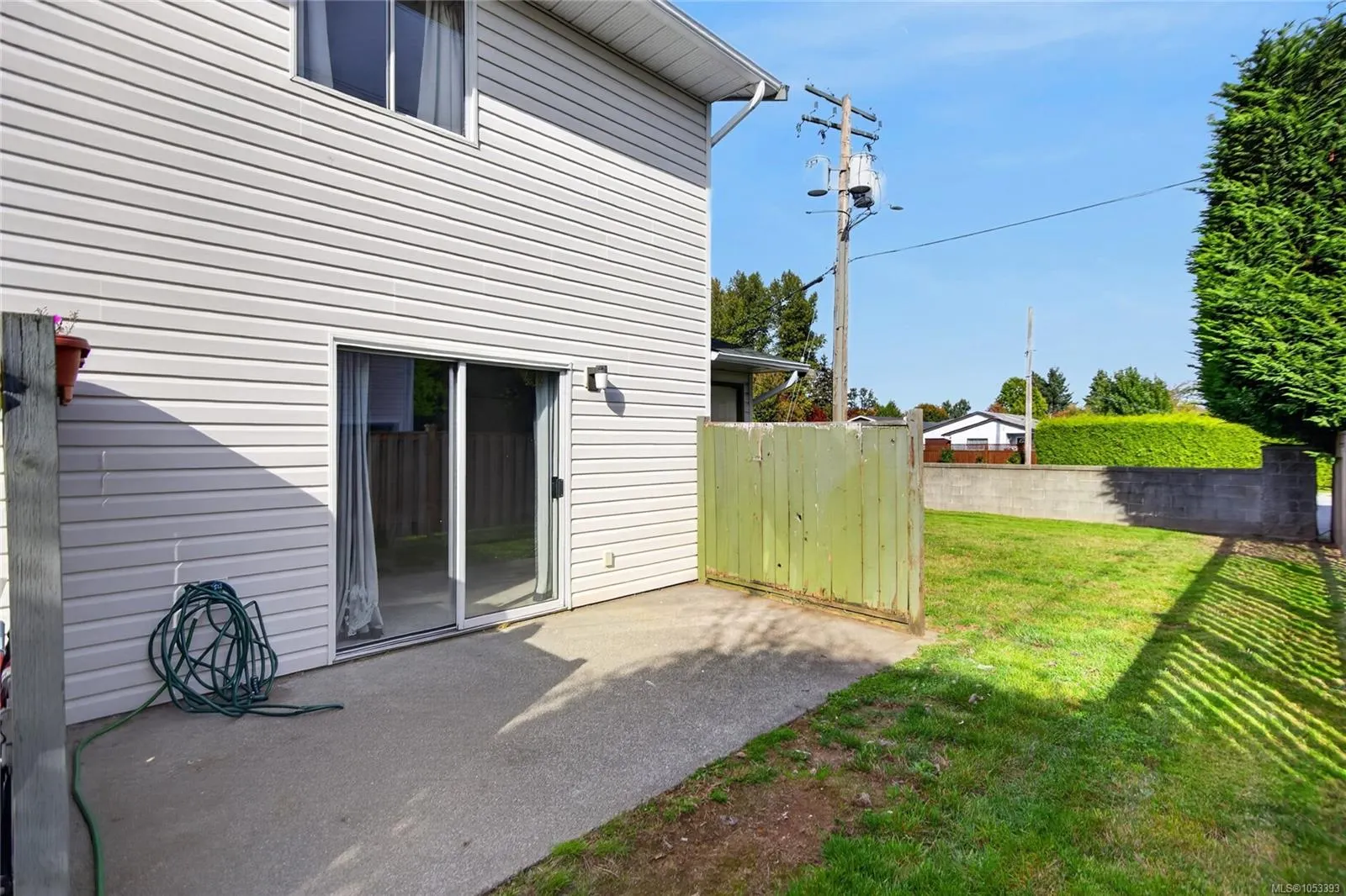 1095 Edgett Rd