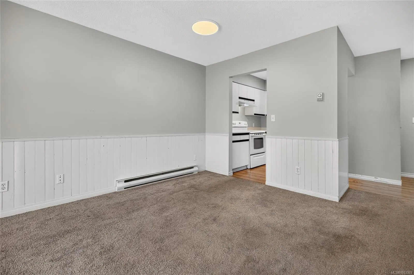 1095 Edgett Rd