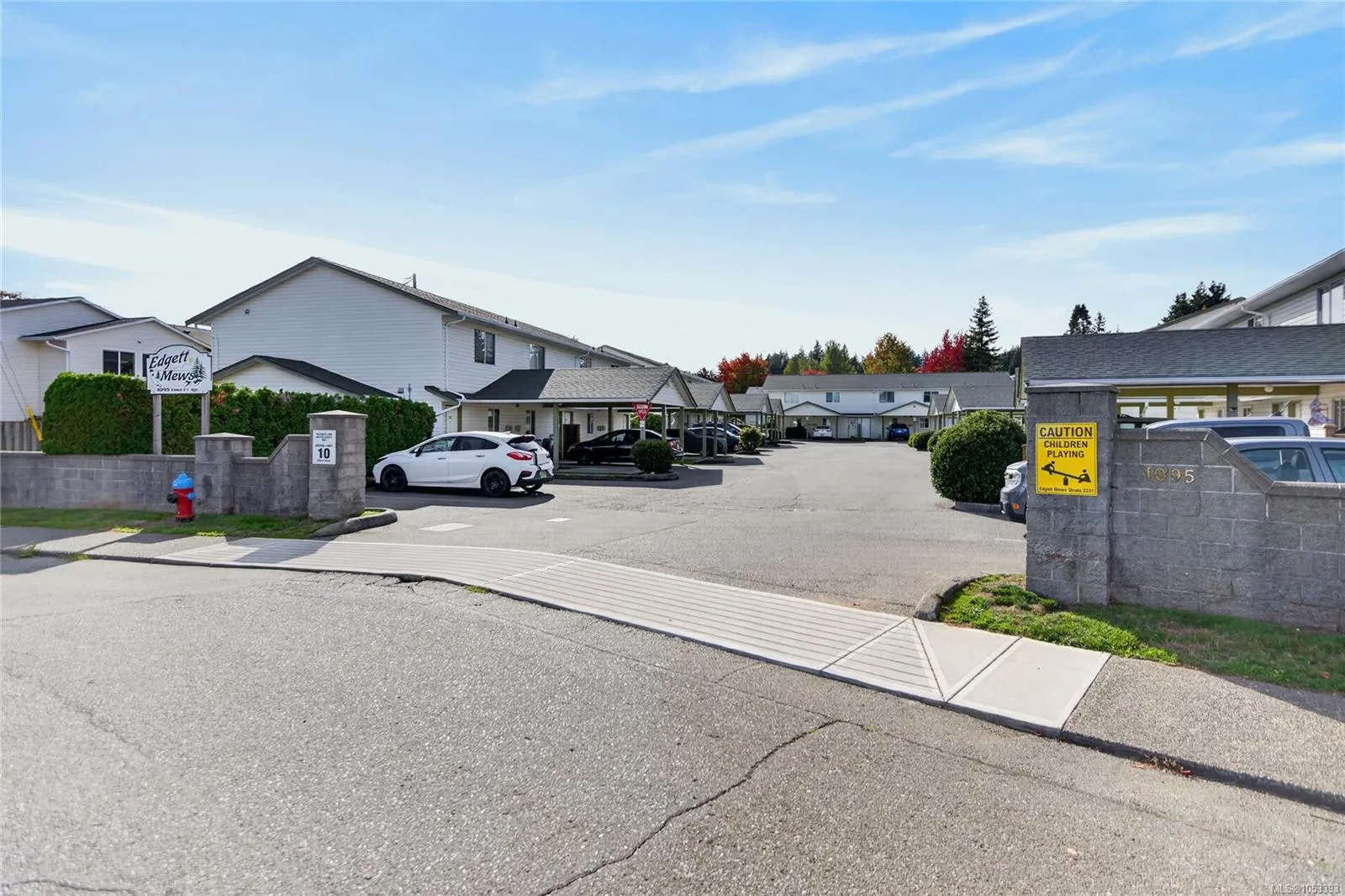 1095 Edgett Rd