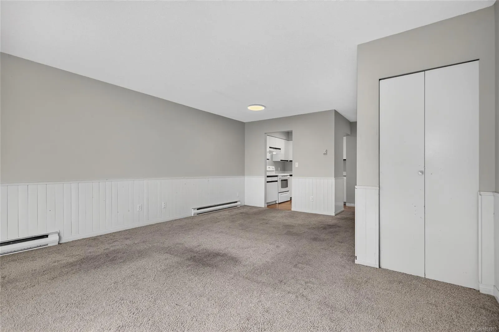 1095 Edgett Rd