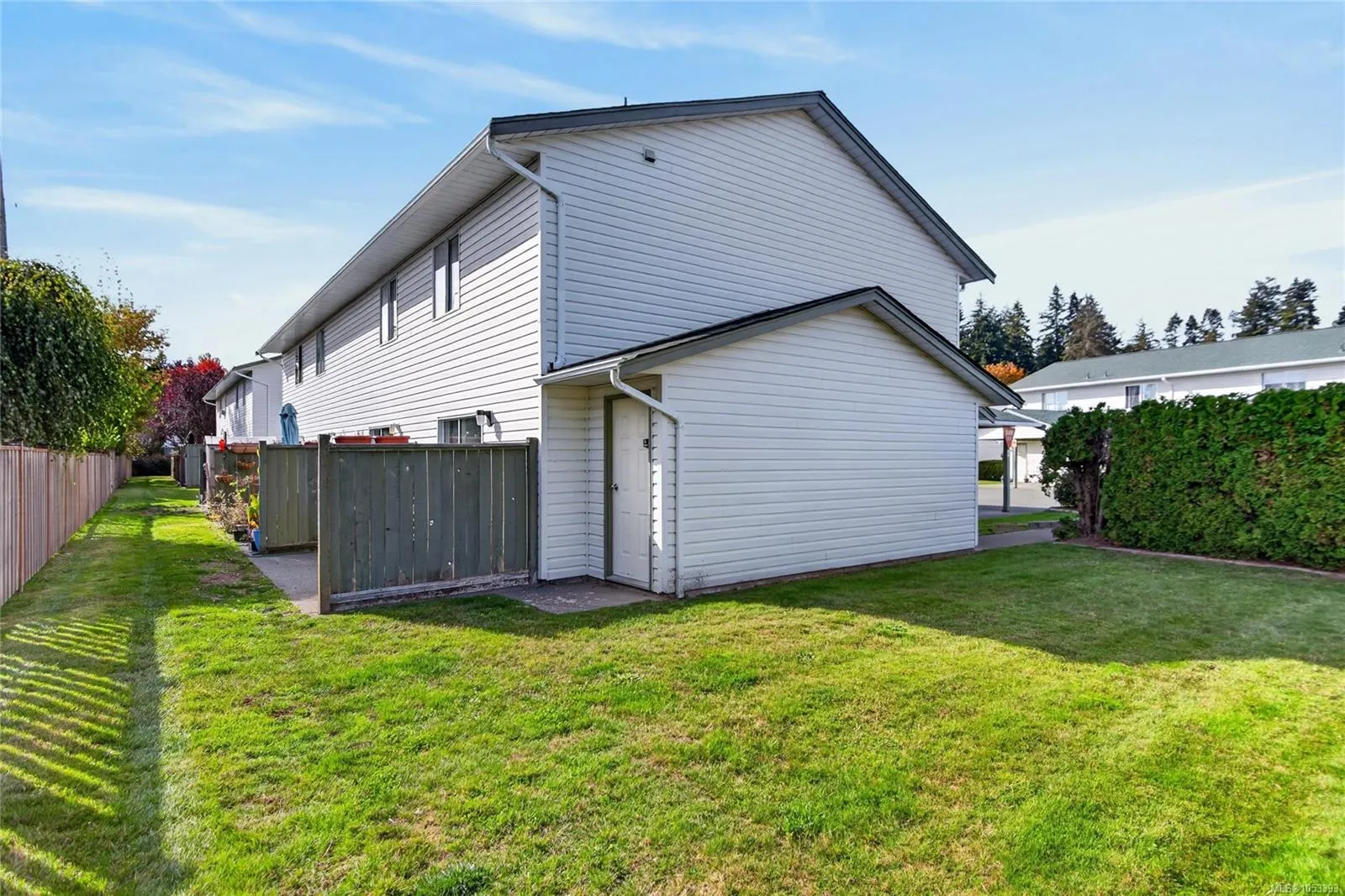 1095 Edgett Rd