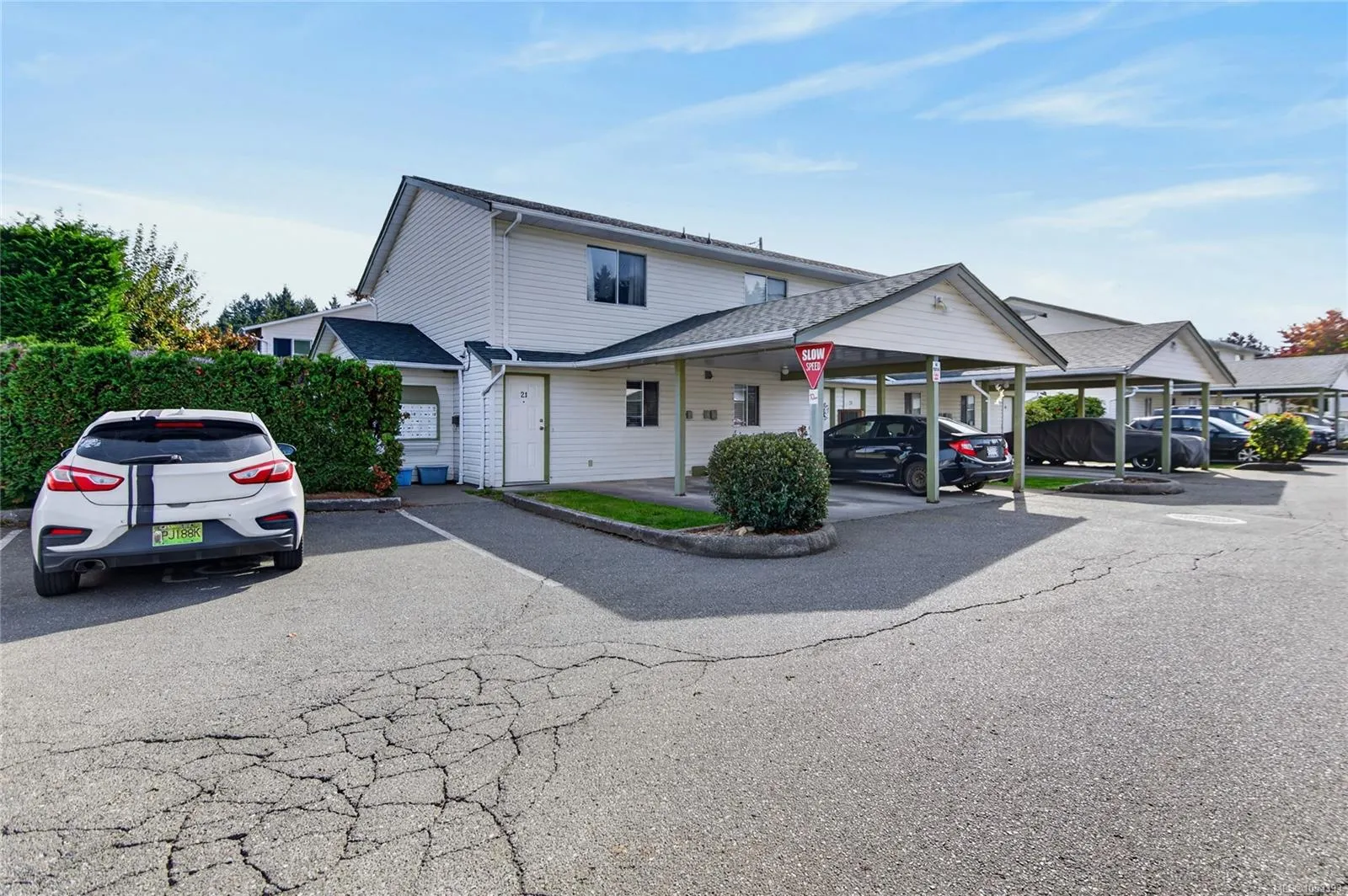1095 Edgett Rd