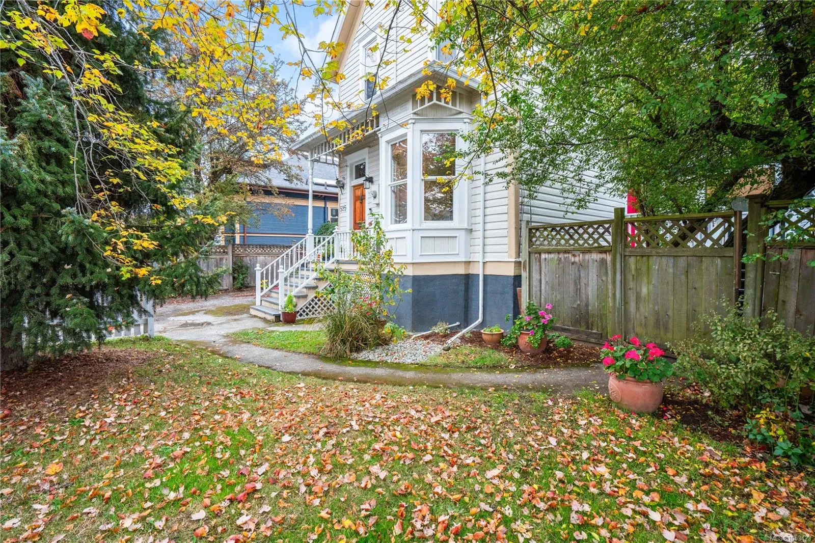 525 William St