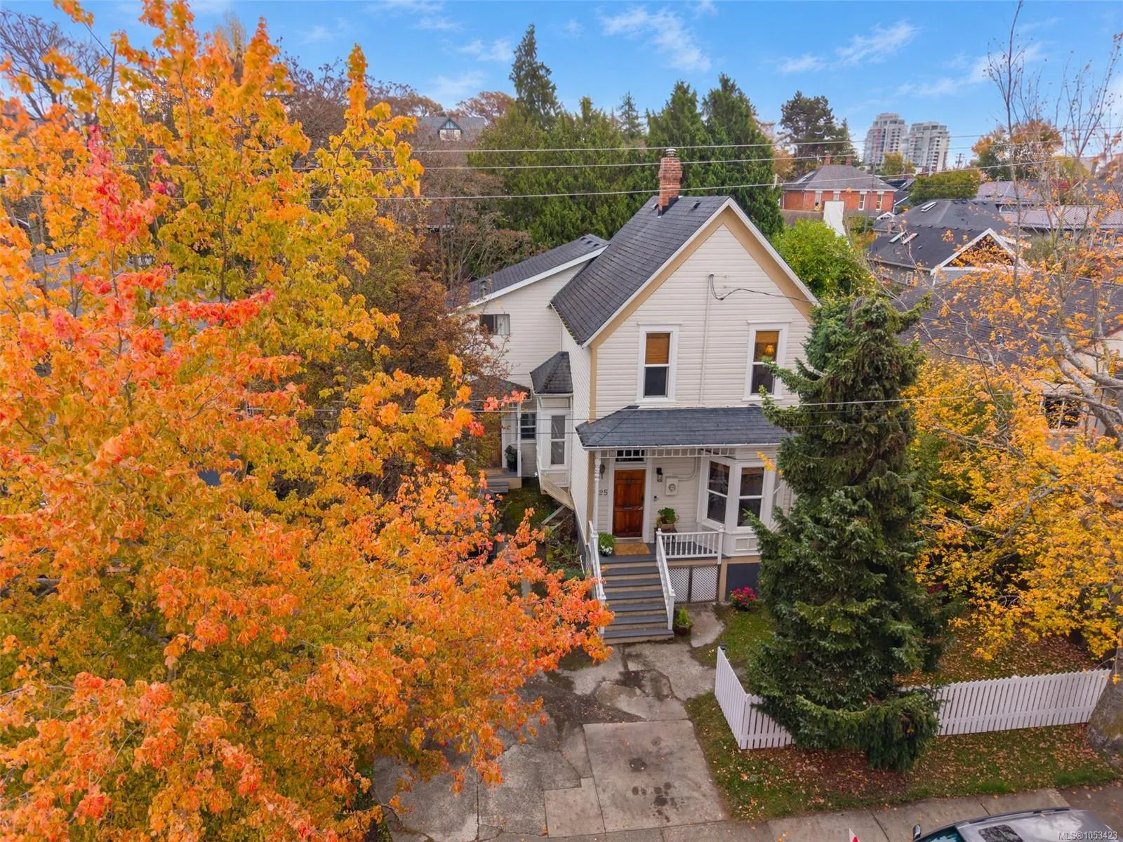 525 William St