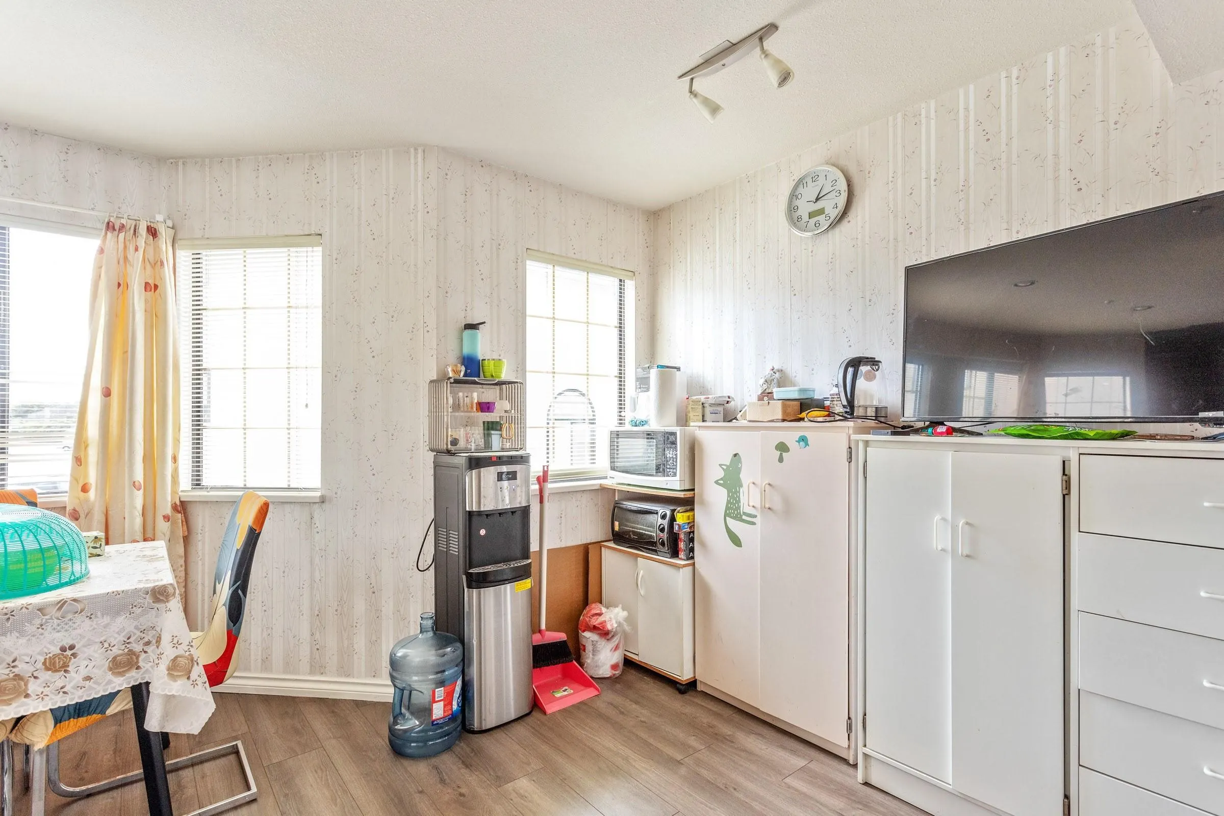 21 8591 Blundell Road